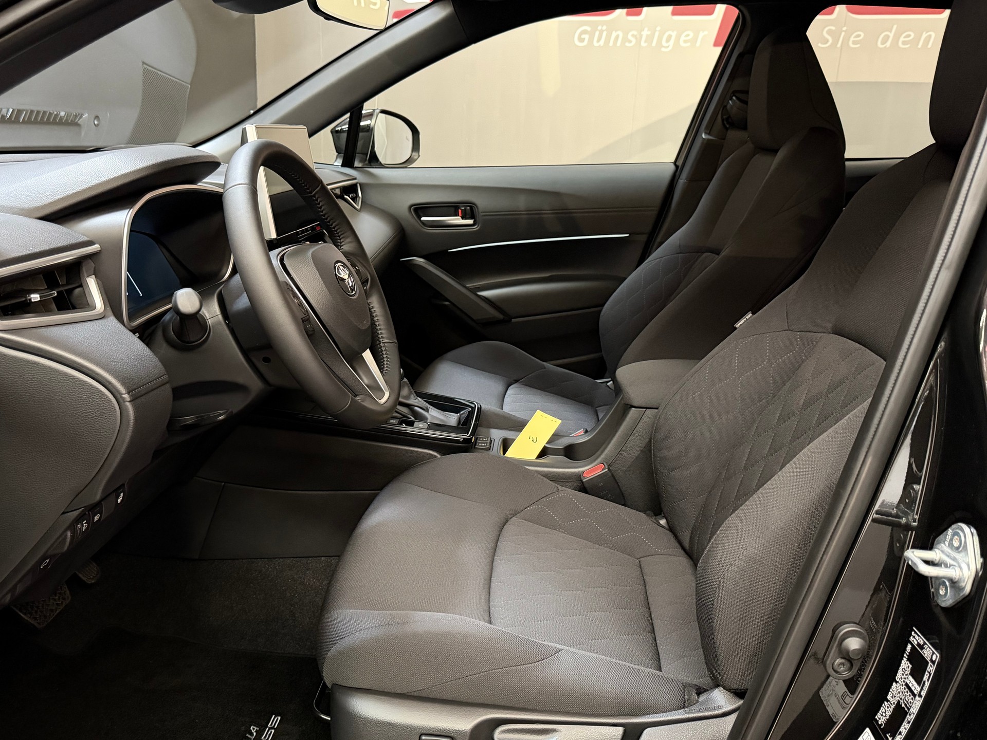 TOYOTA Corolla Cross 2.0 Trend e-CVT AWD-image-11