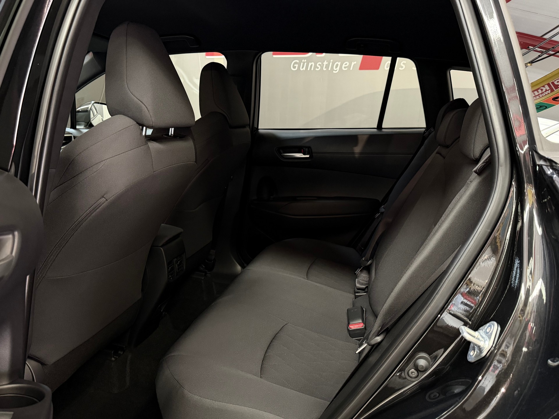 TOYOTA Corolla Cross 2.0 Trend e-CVT AWD-image-12