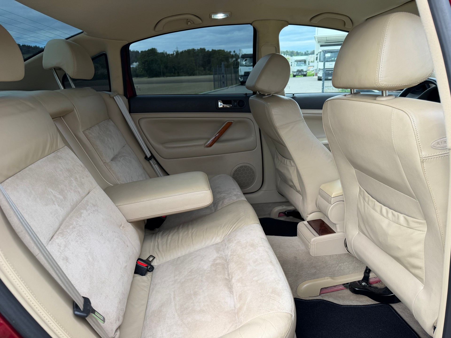 VW Passat 1.8 T Highline-image-24