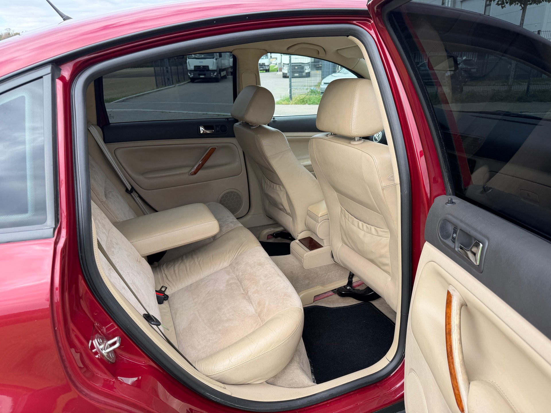 VW Passat 1.8 T Highline-image-23