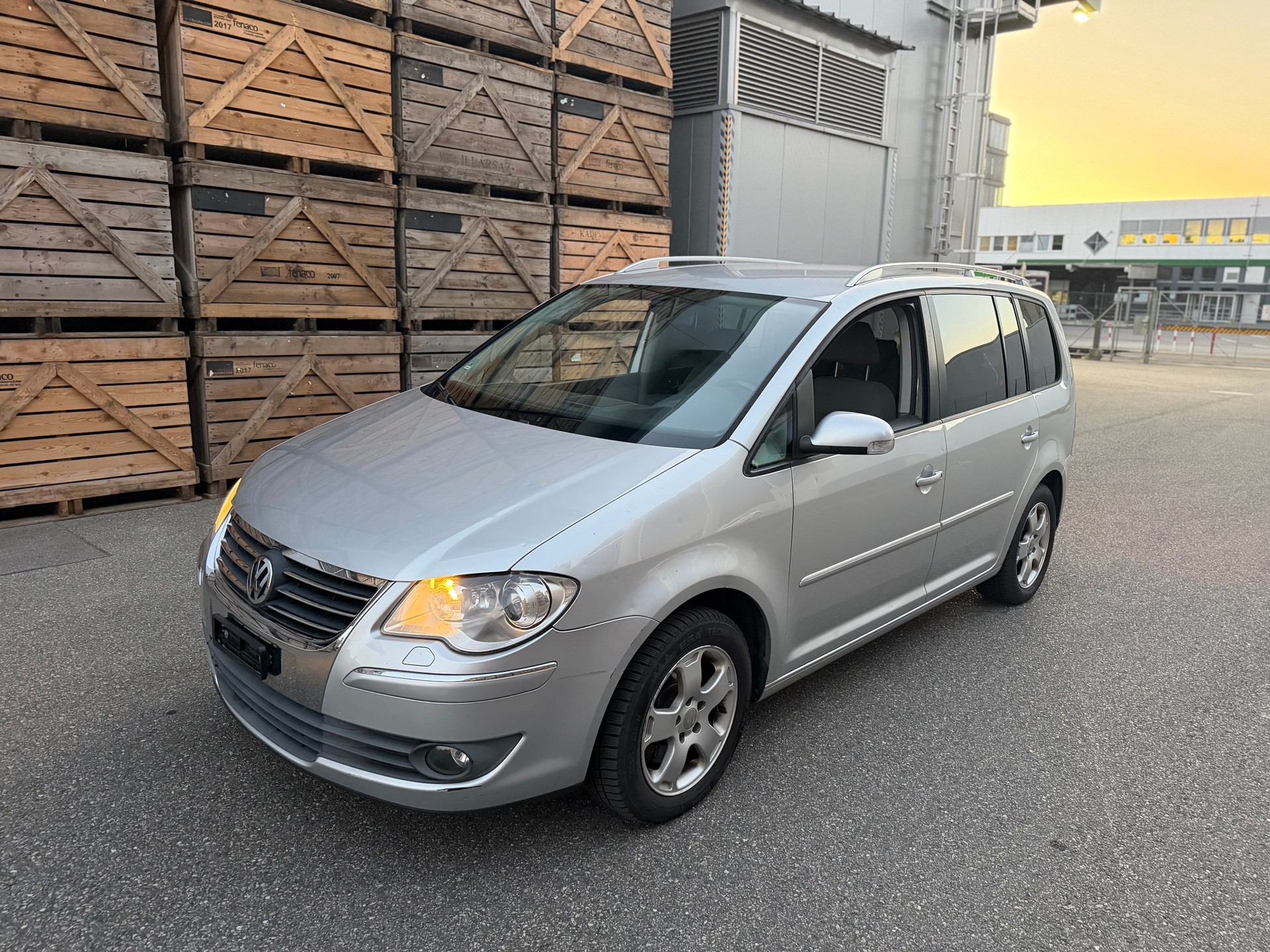 VW Touran 1.4 TSI Highline DSG-image-1