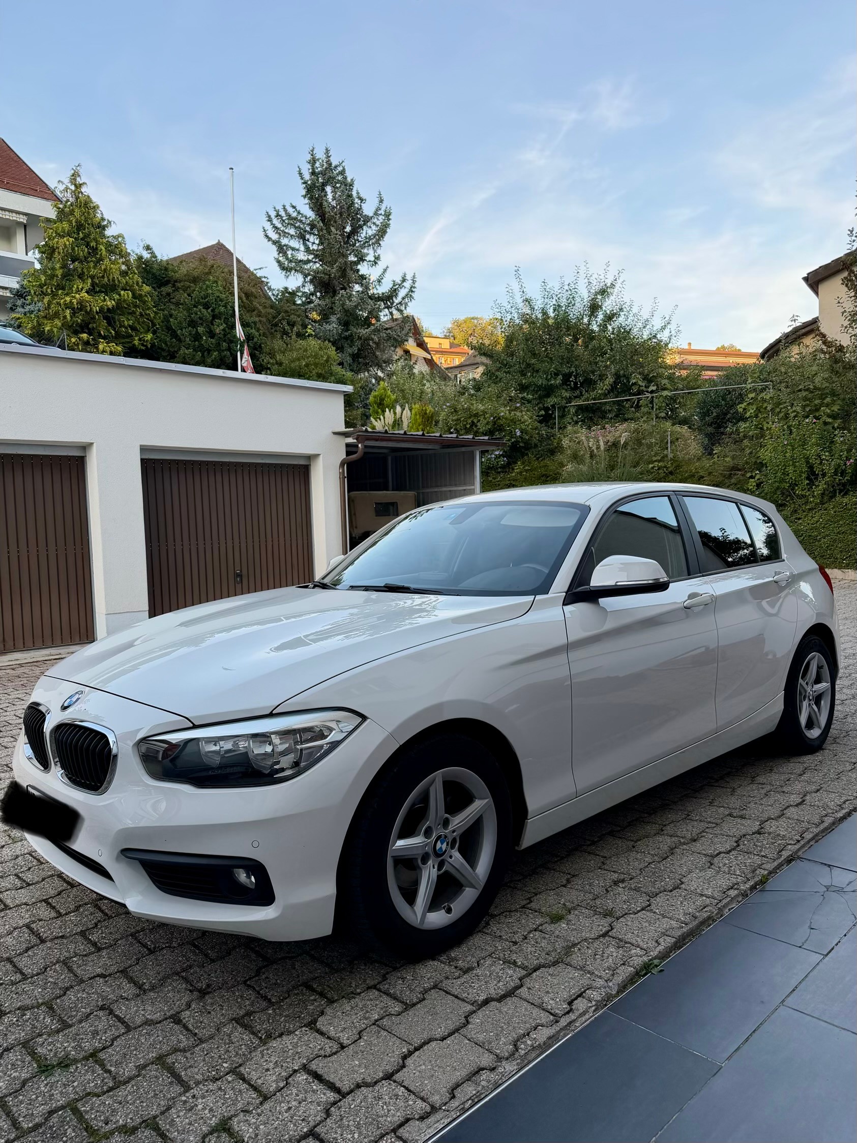 BMW 118i-image-1