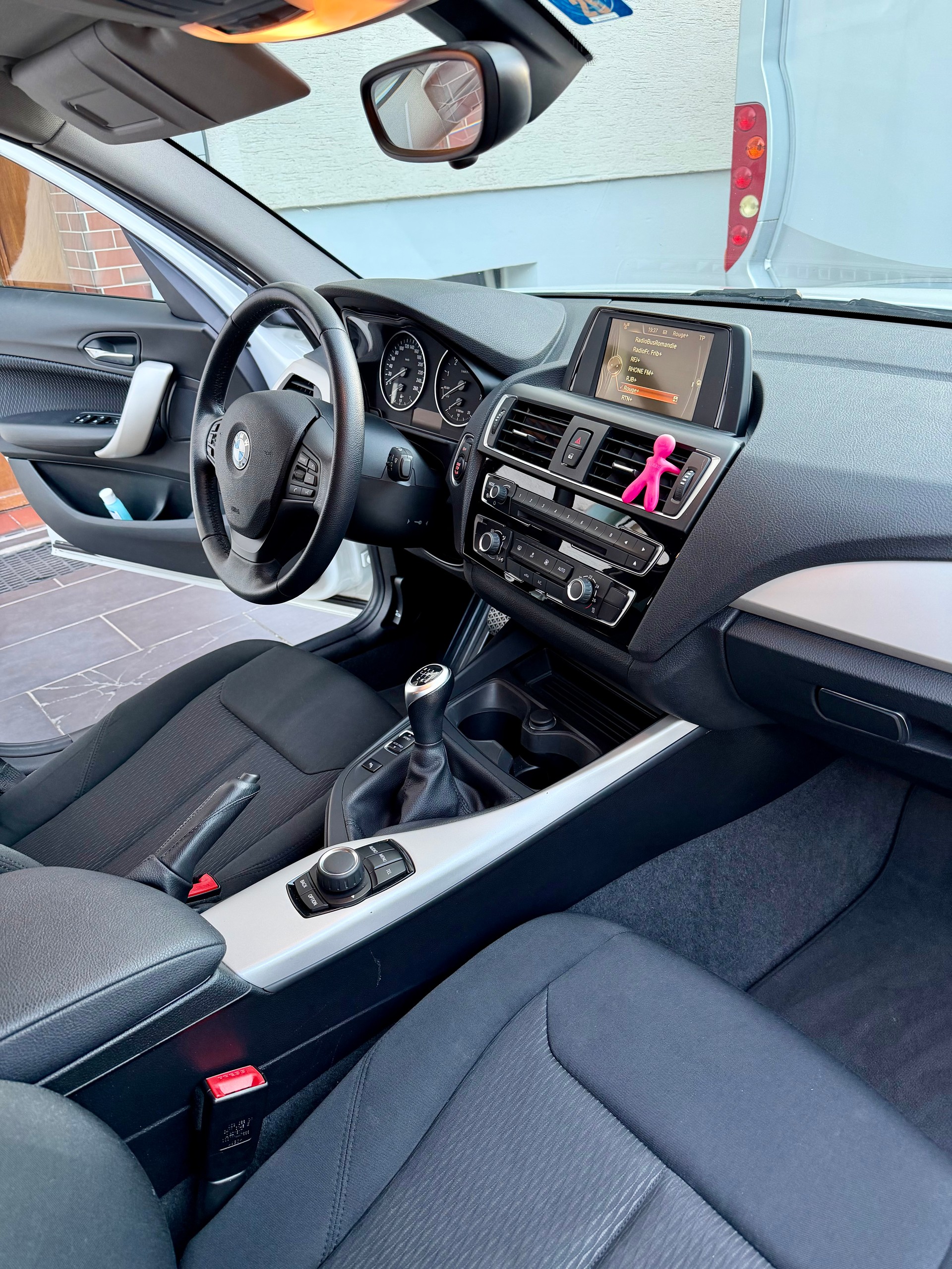 BMW 118i-image-5