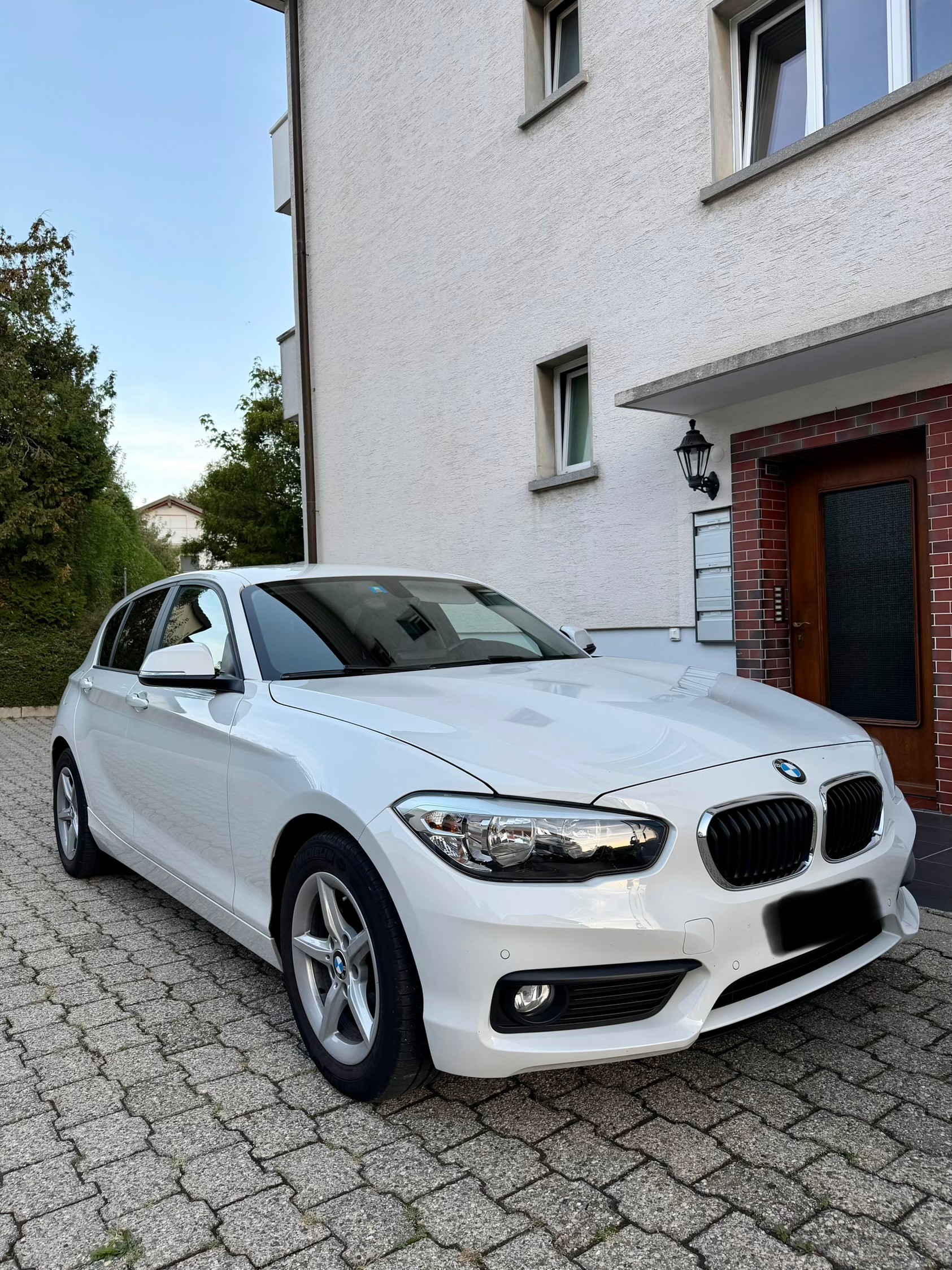 BMW 118i-image-0