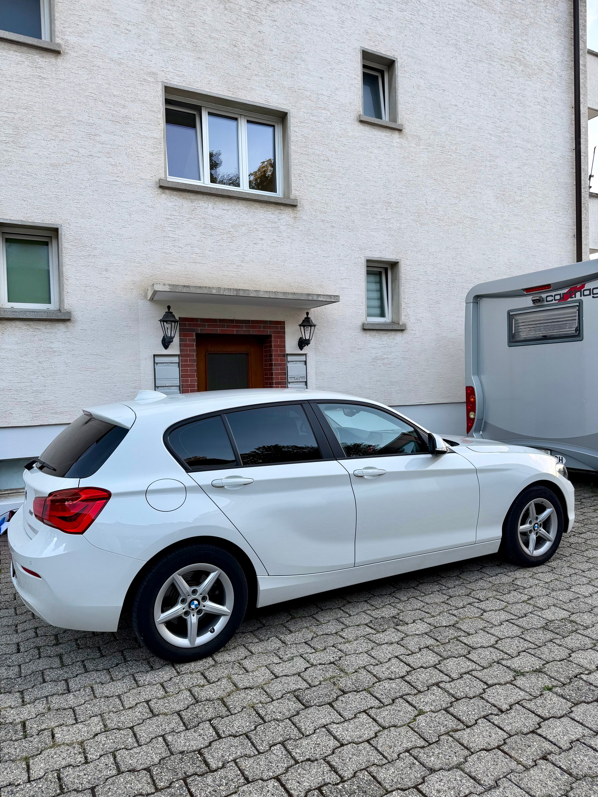 BMW 118i-image-2