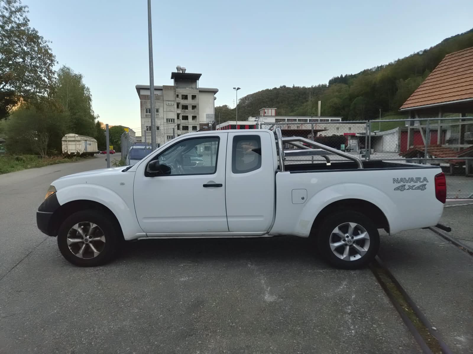 NISSAN Navara King Cab XE 2.5 dCi 4WD-image-6