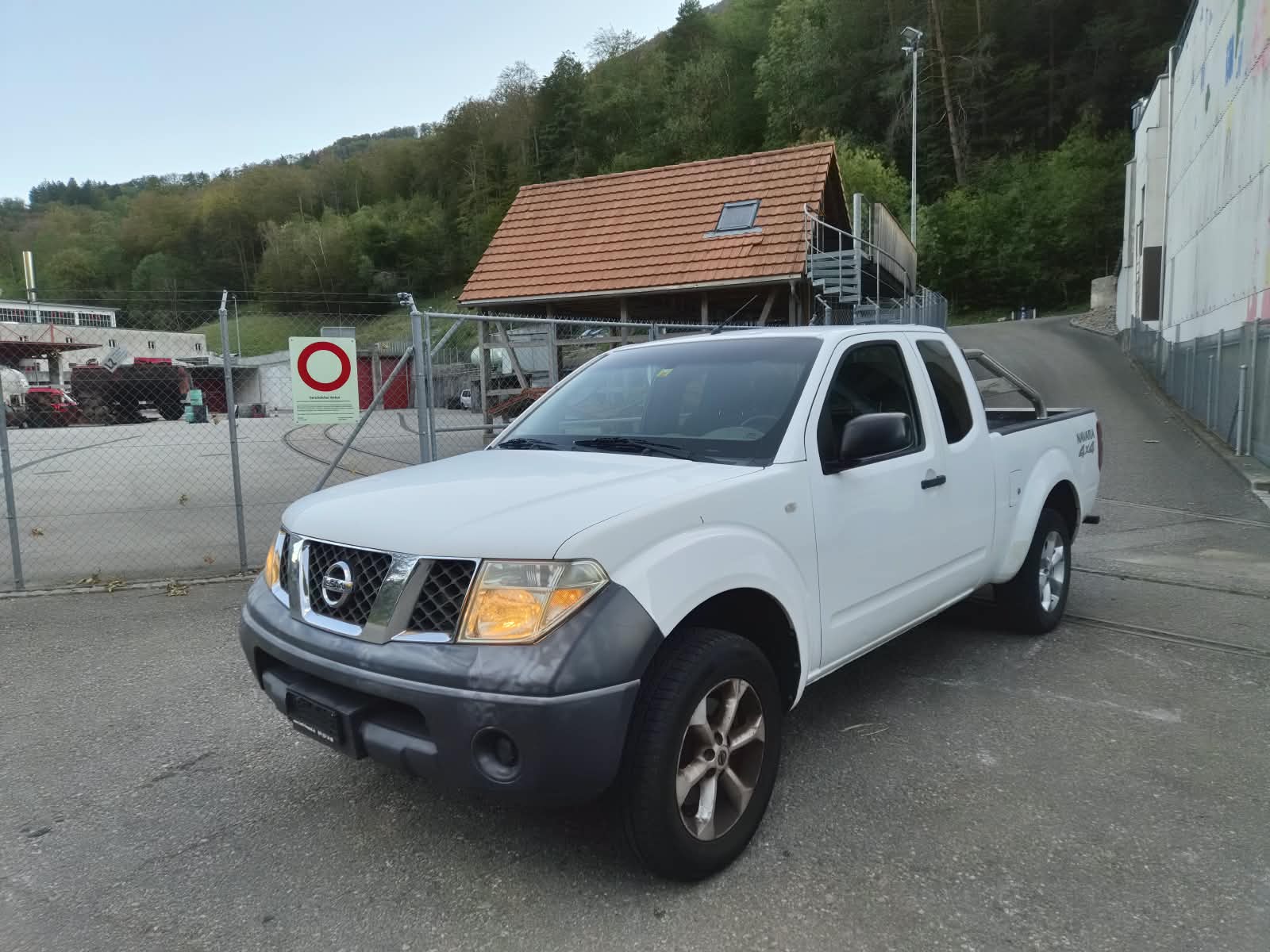 NISSAN Navara King Cab XE 2.5 dCi 4WD-image-1
