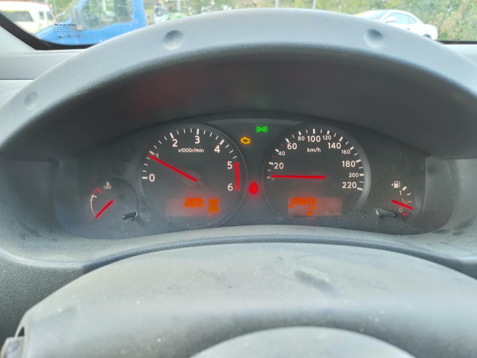NISSAN Navara King Cab XE 2.5 dCi 4WD-image-2