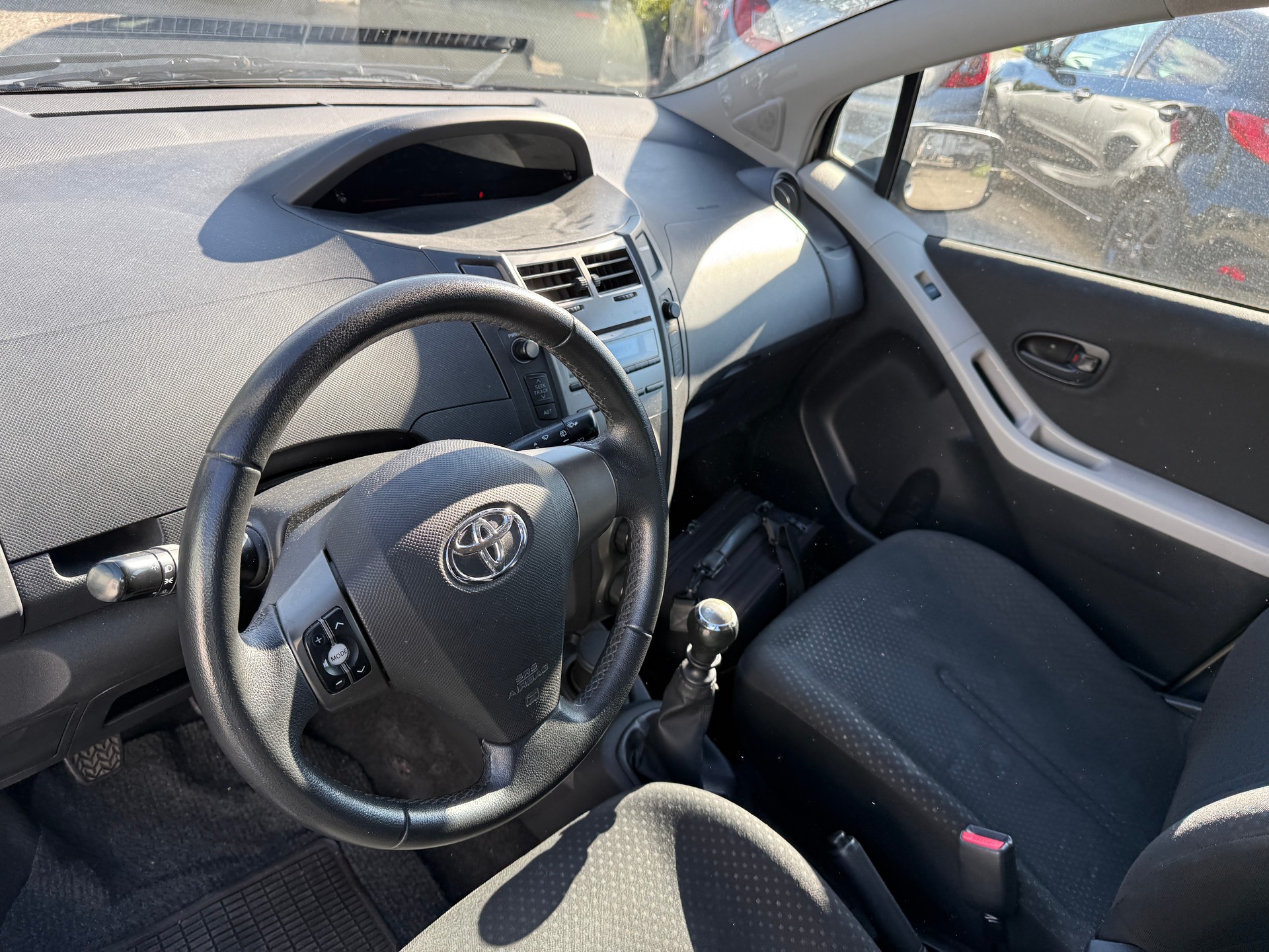 TOYOTA Yaris 1.33 Linea Sol-image-7