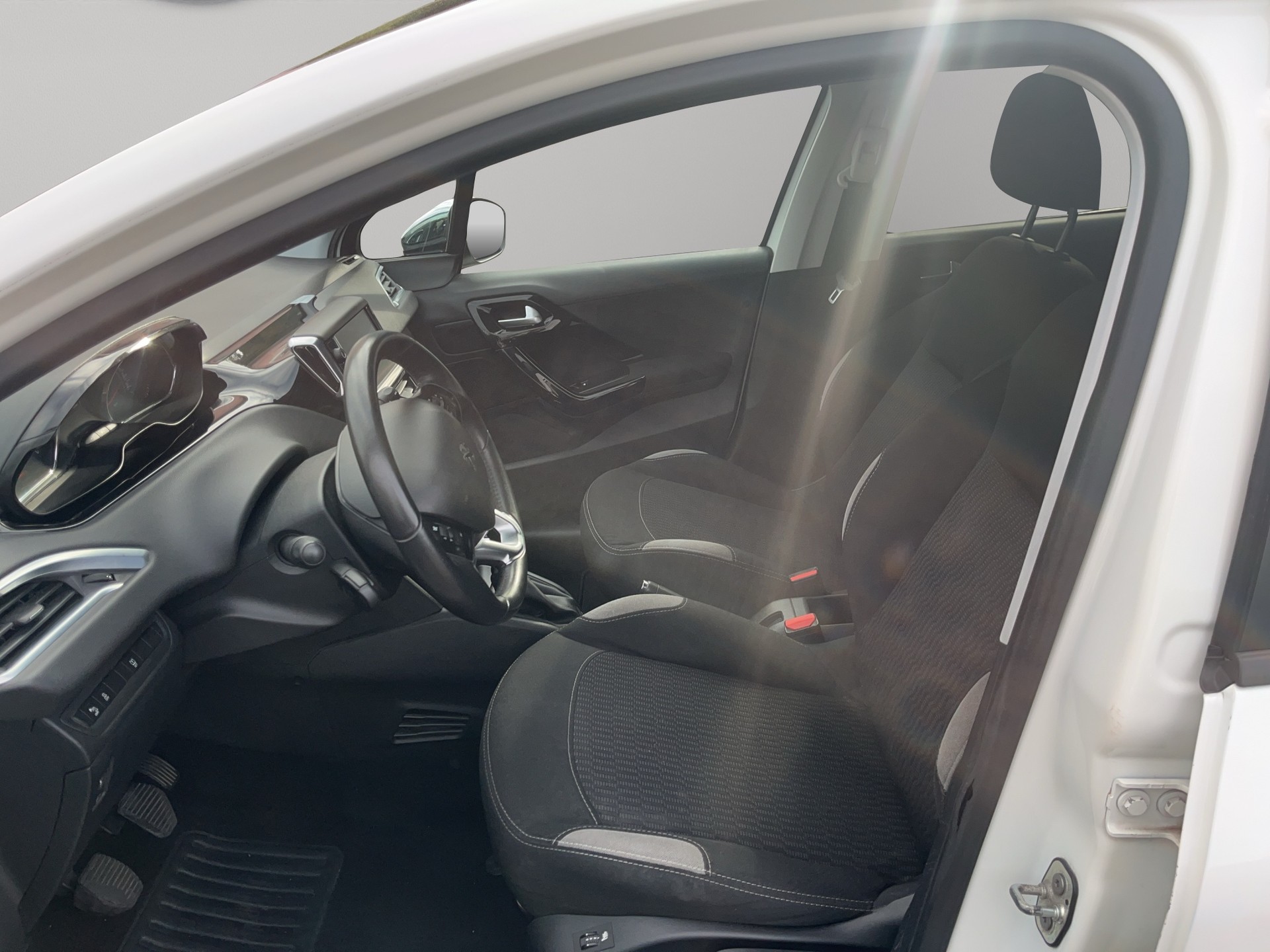 PEUGEOT 208 1.2 VTI Access-image-6