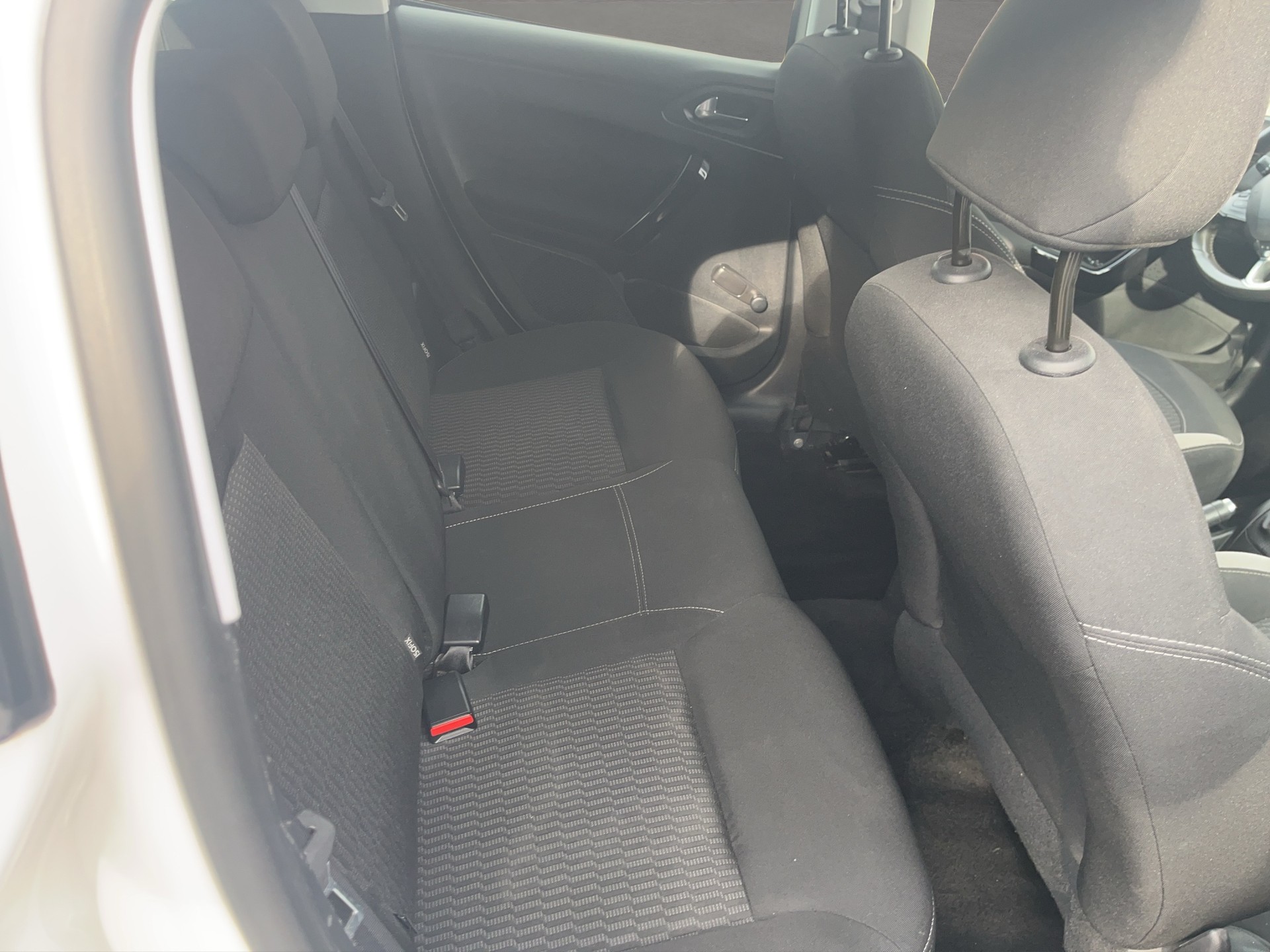 PEUGEOT 208 1.2 VTI Access-image-12