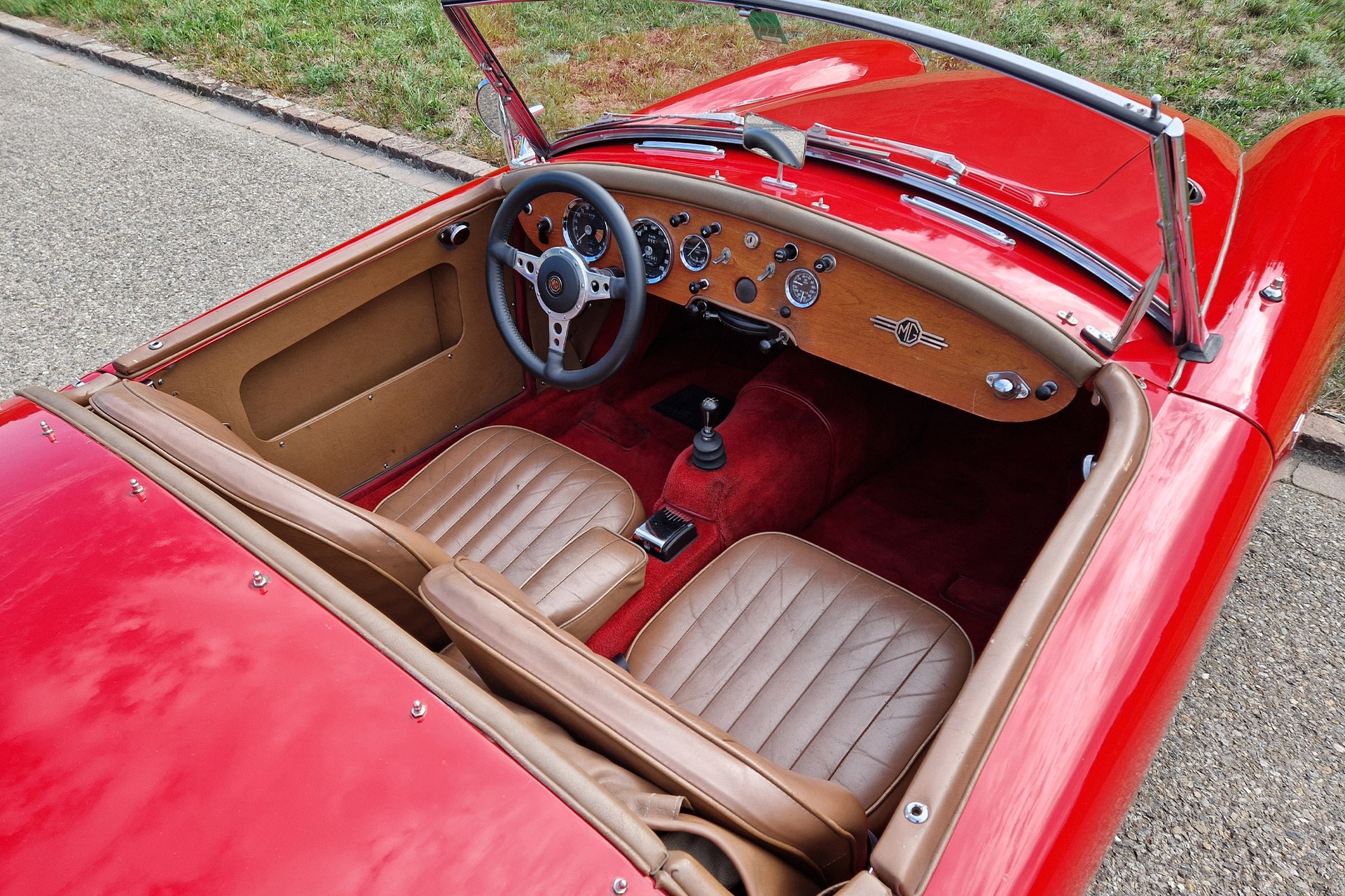 MG MGA 1600 Roadster-image-13