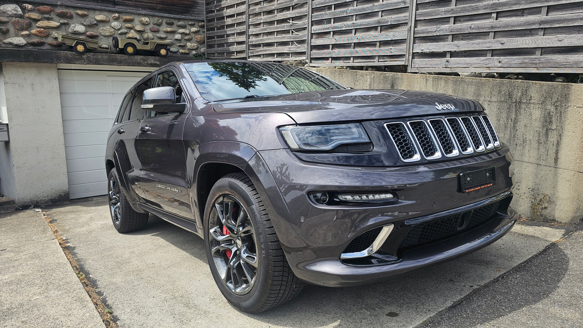 JEEP Grand Cherokee 6.4 V8 HEMI SRT8 Automatic-image-3