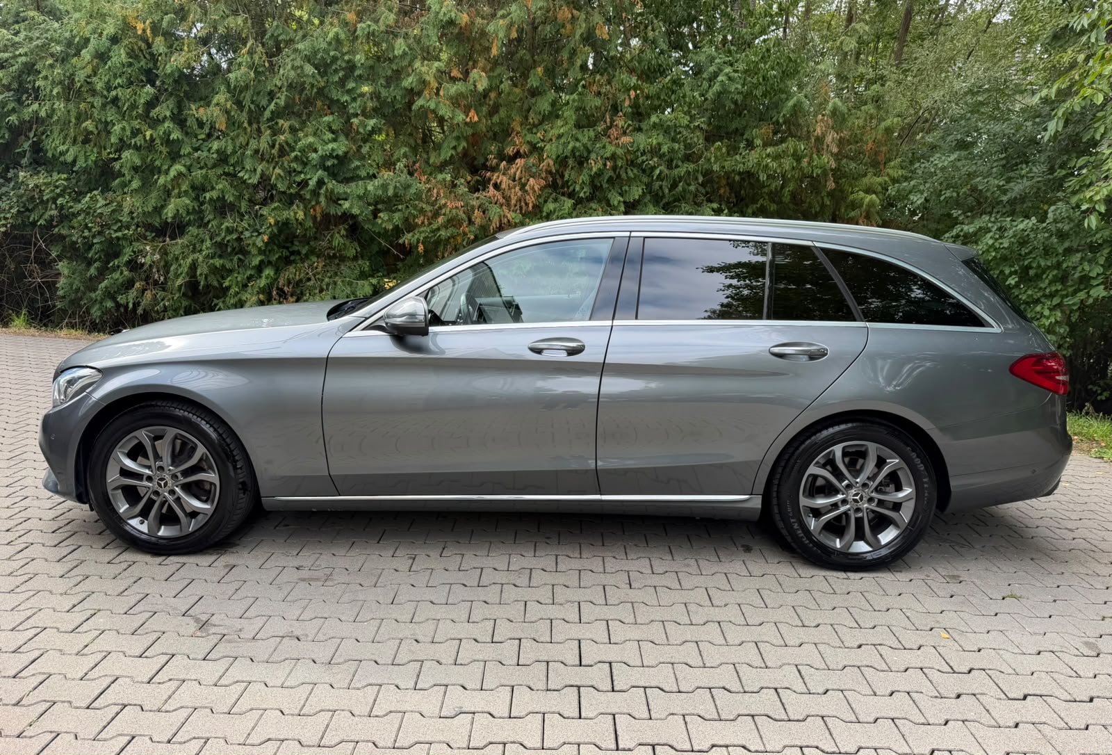 MERCEDES-BENZ C 250 d Swiss Star Avantgarde 4Matic 9G-Tronic-image-2