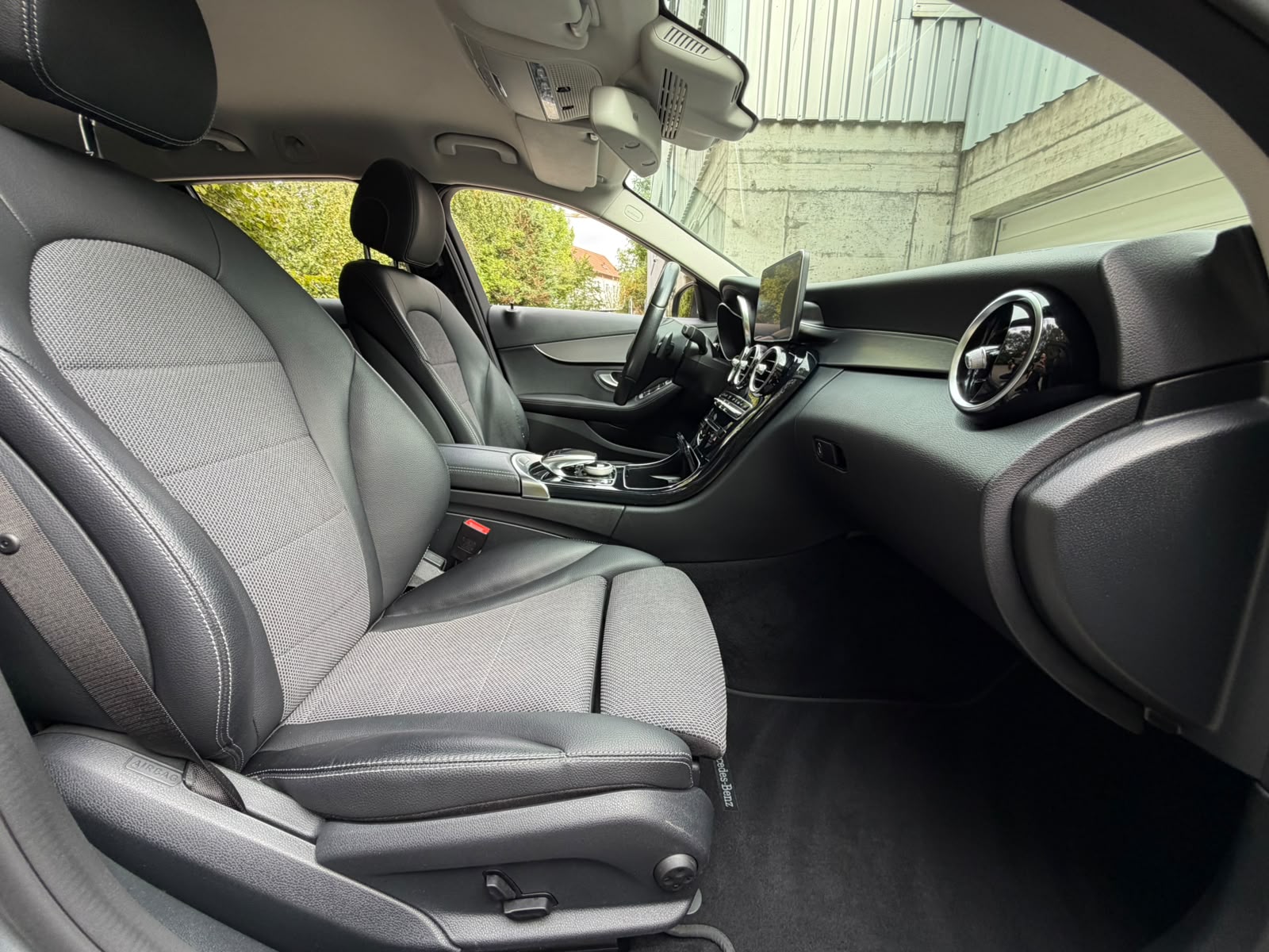 MERCEDES-BENZ C 250 d Swiss Star Avantgarde 4Matic 9G-Tronic-image-17