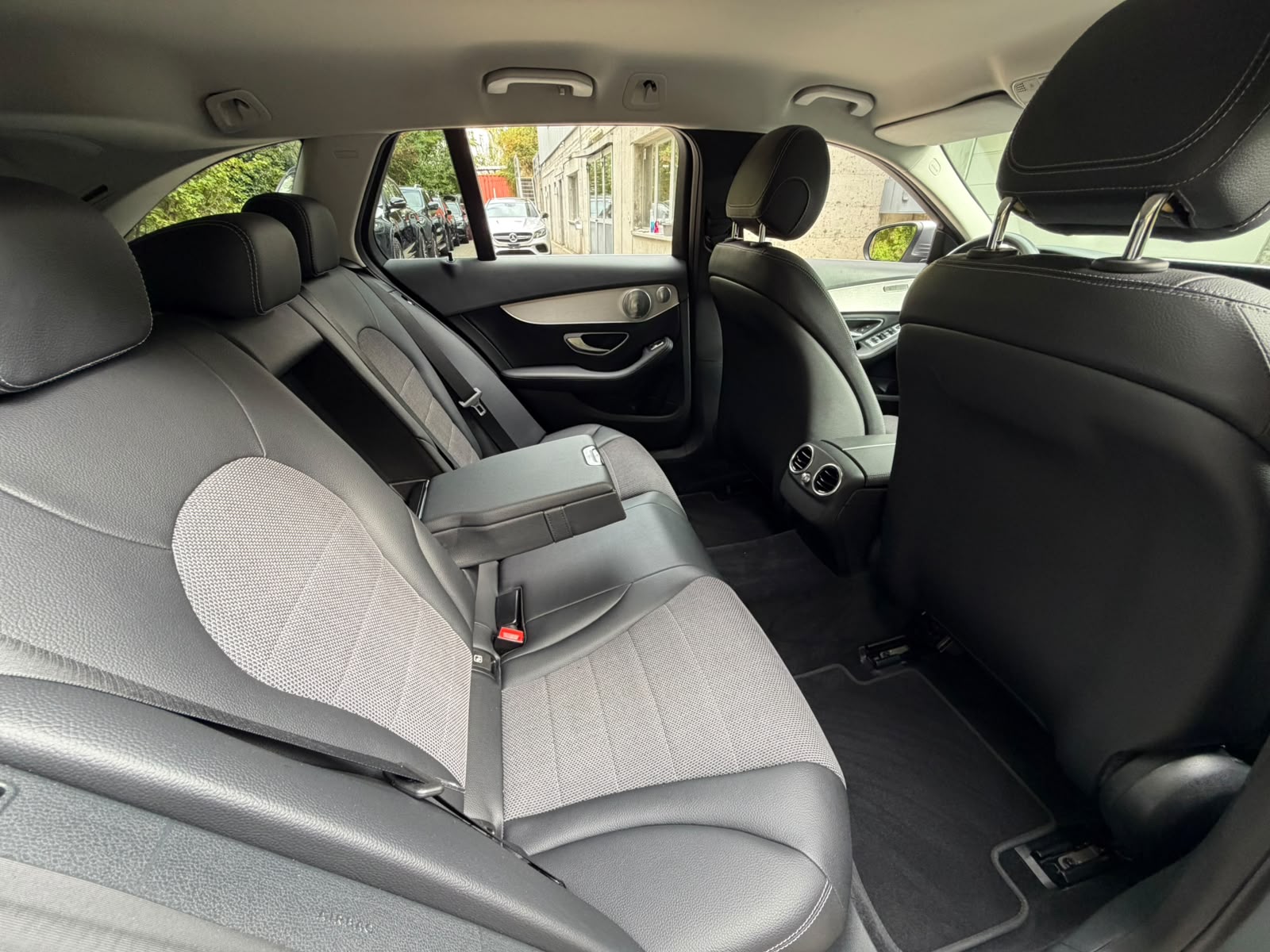 MERCEDES-BENZ C 250 d Swiss Star Avantgarde 4Matic 9G-Tronic-image-16