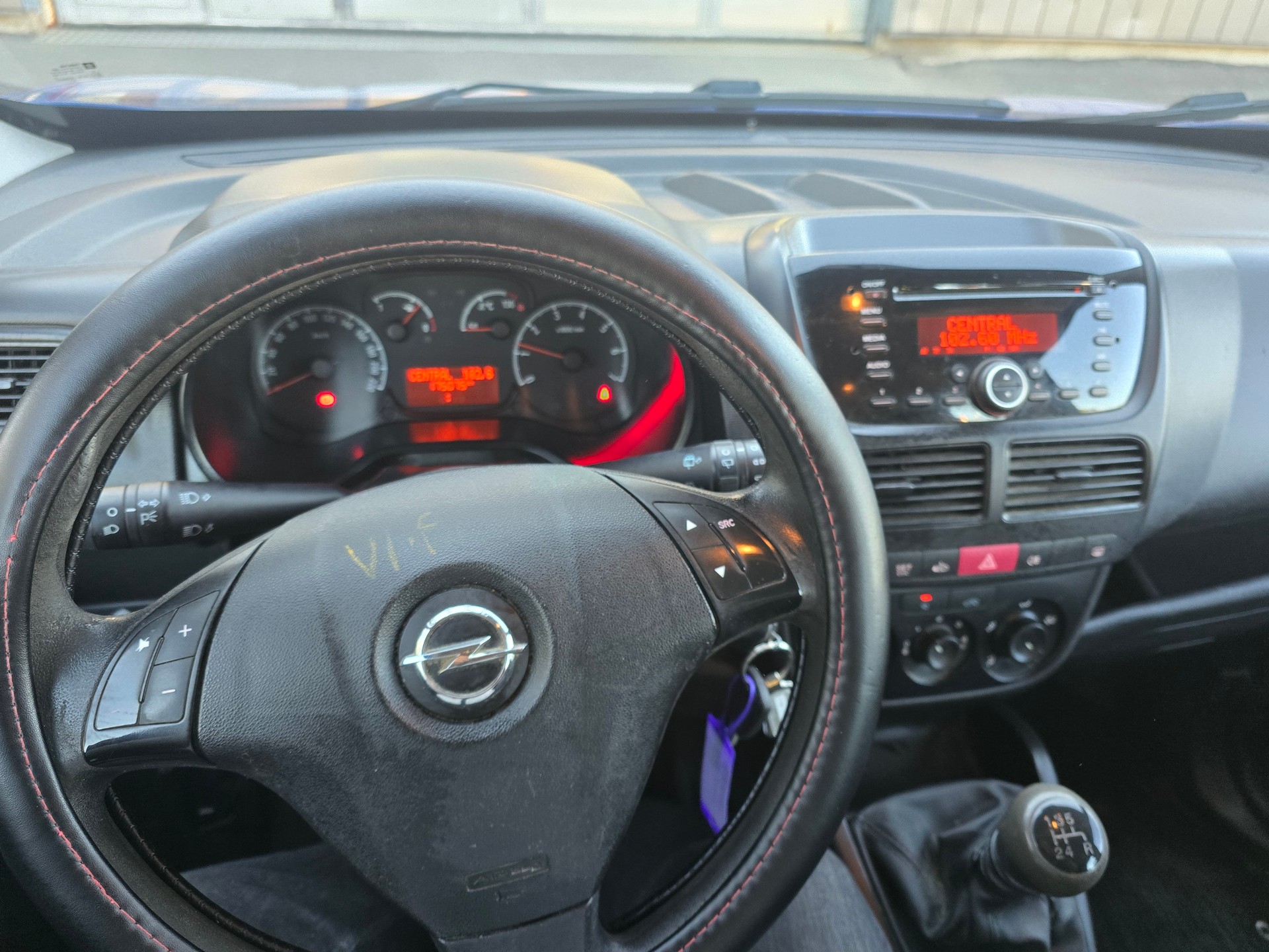OPEL Combo 1.4i 2.4 L2H1-image-10