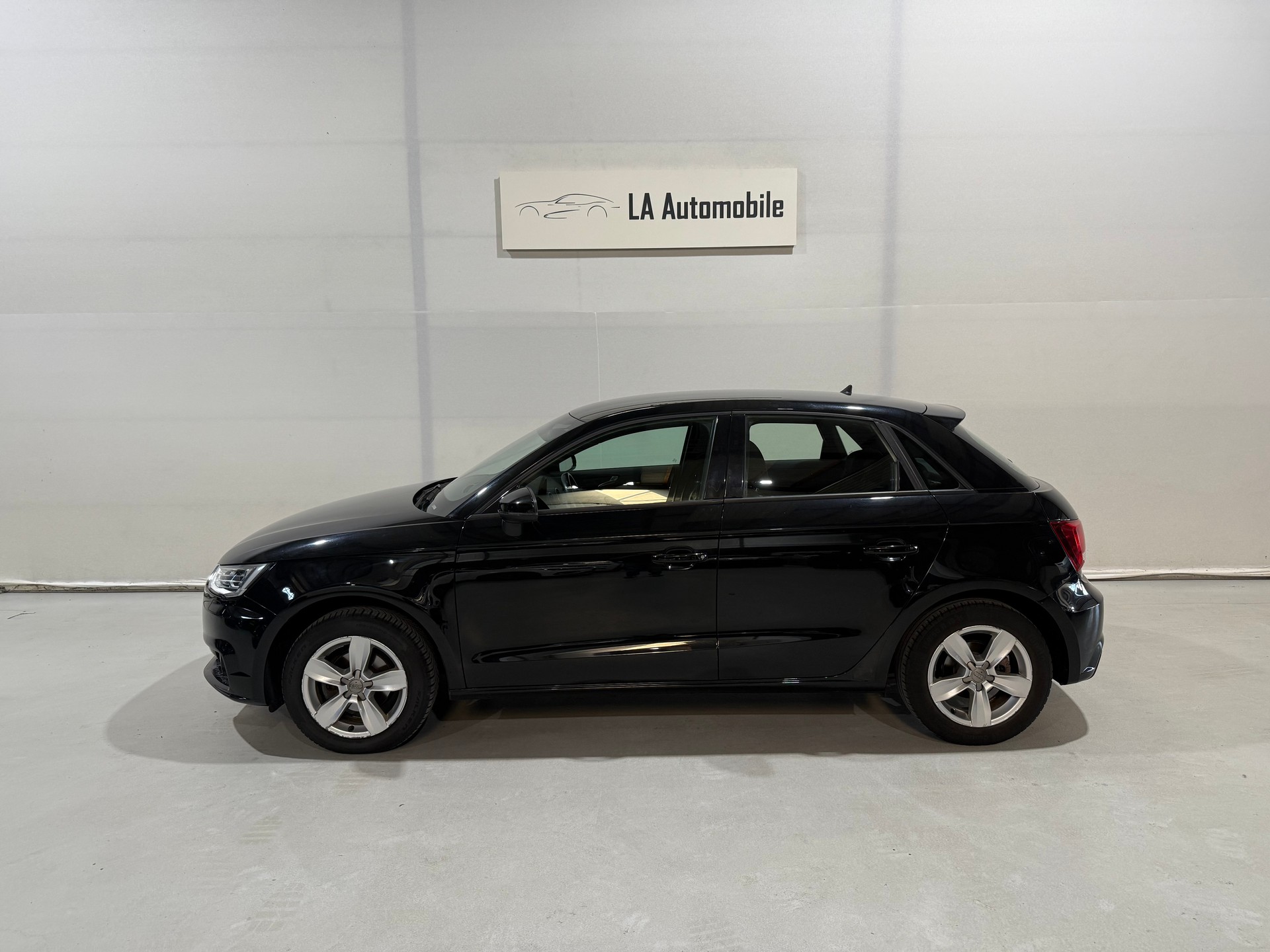 AUDI A1 Sportback 1.0 TFSI Sport-image-2