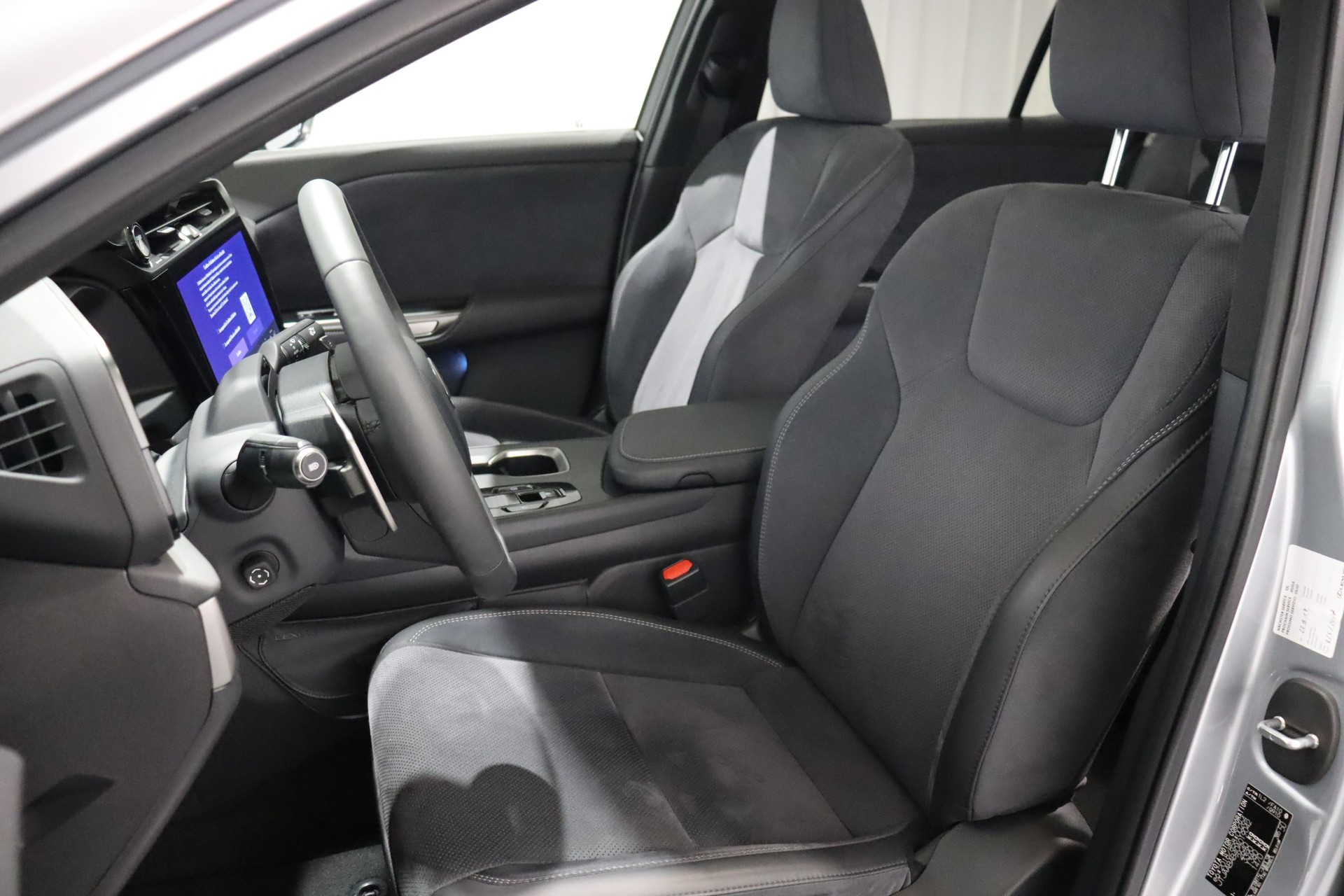 LEXUS RZ 450e Excellence-image-6