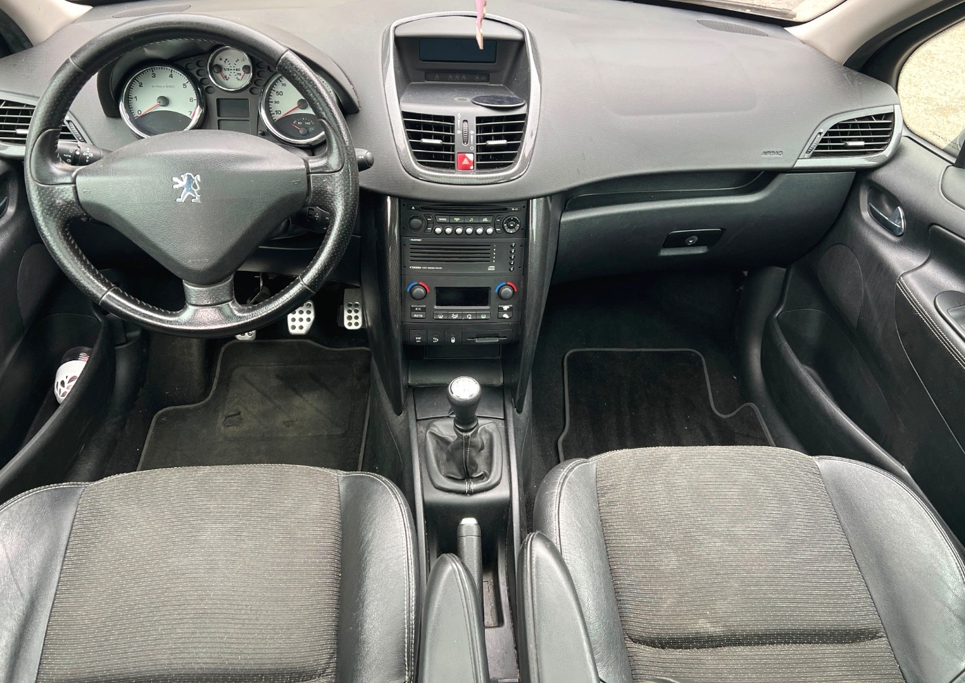 PEUGEOT 207 1.6 16V Turbo XSI-image-7