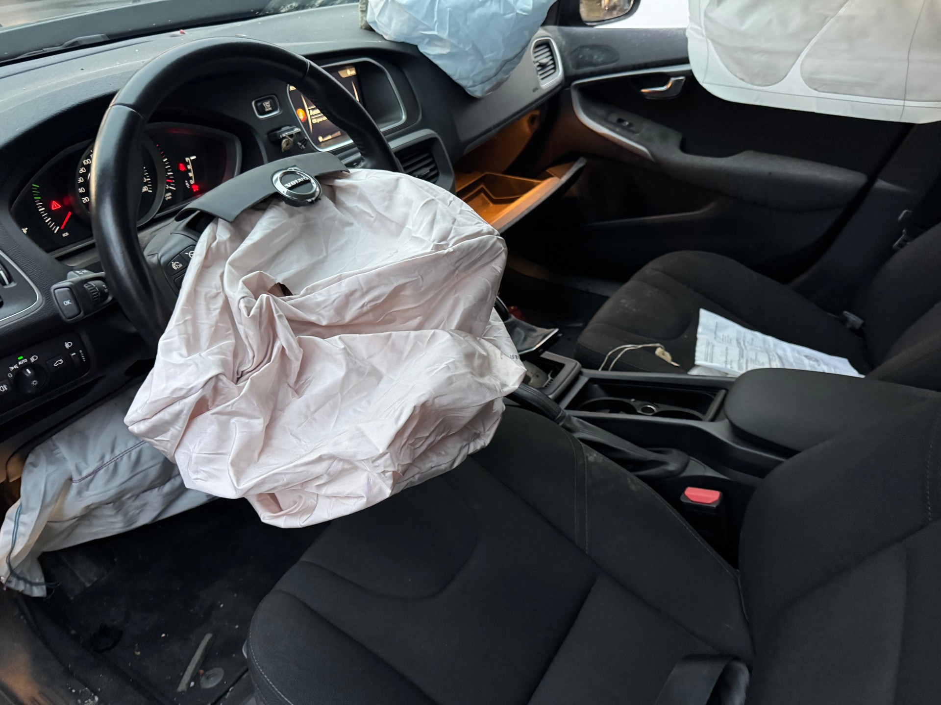 VOLVO V40 D2 Dynamic Edition Geartronic-image-15