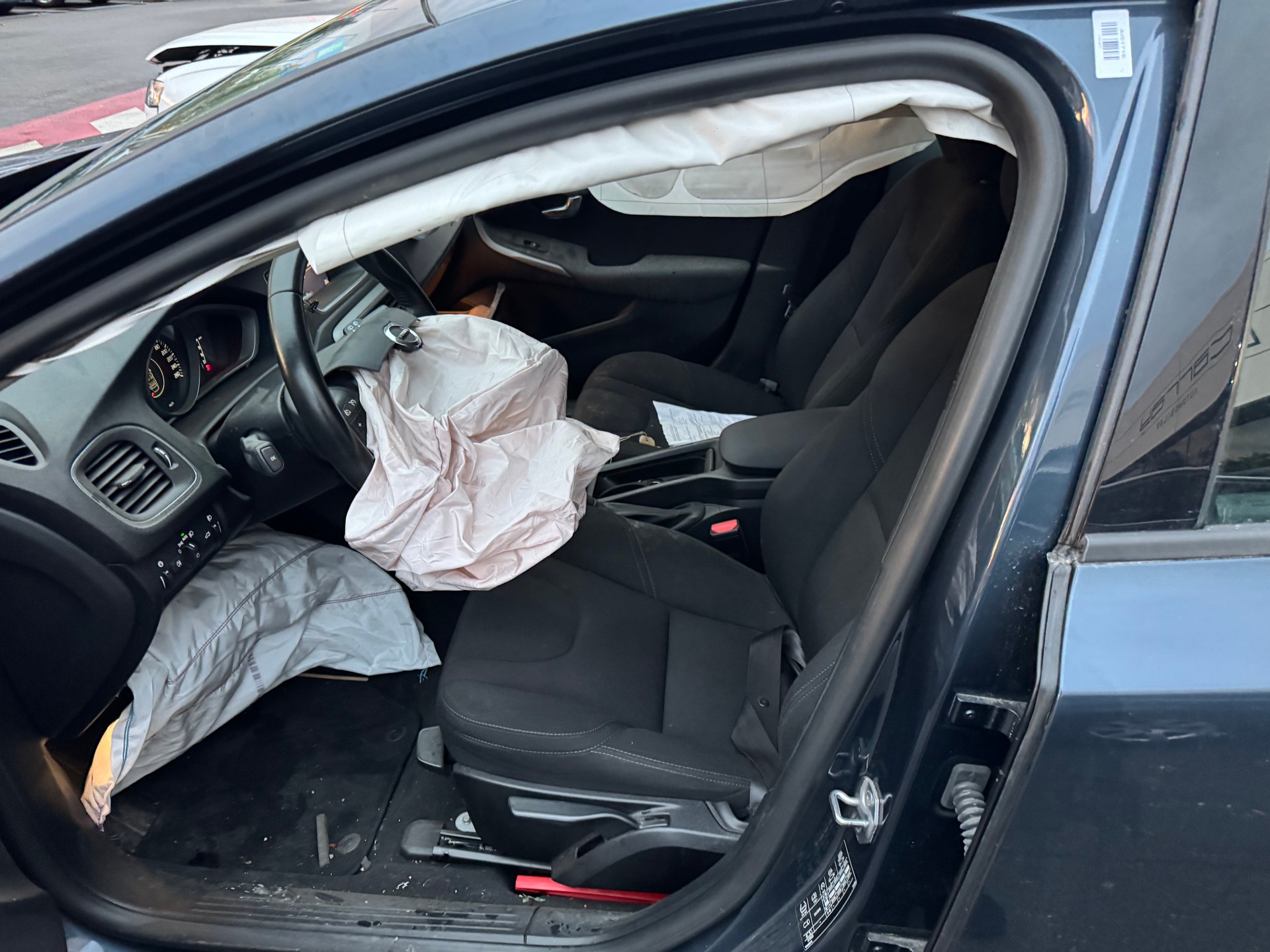 VOLVO V40 D2 Dynamic Edition Geartronic-image-11