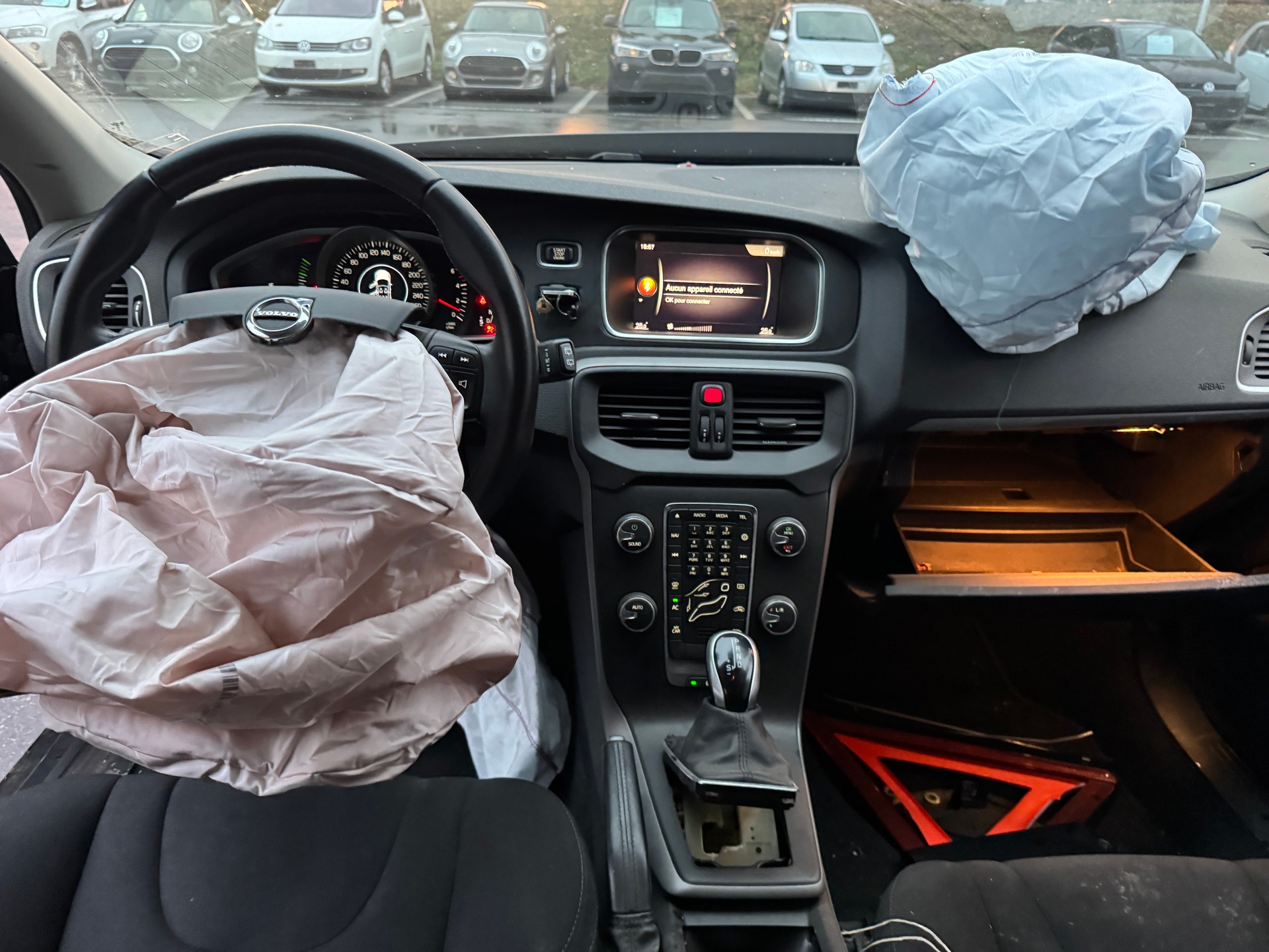 VOLVO V40 D2 Dynamic Edition Geartronic-image-16