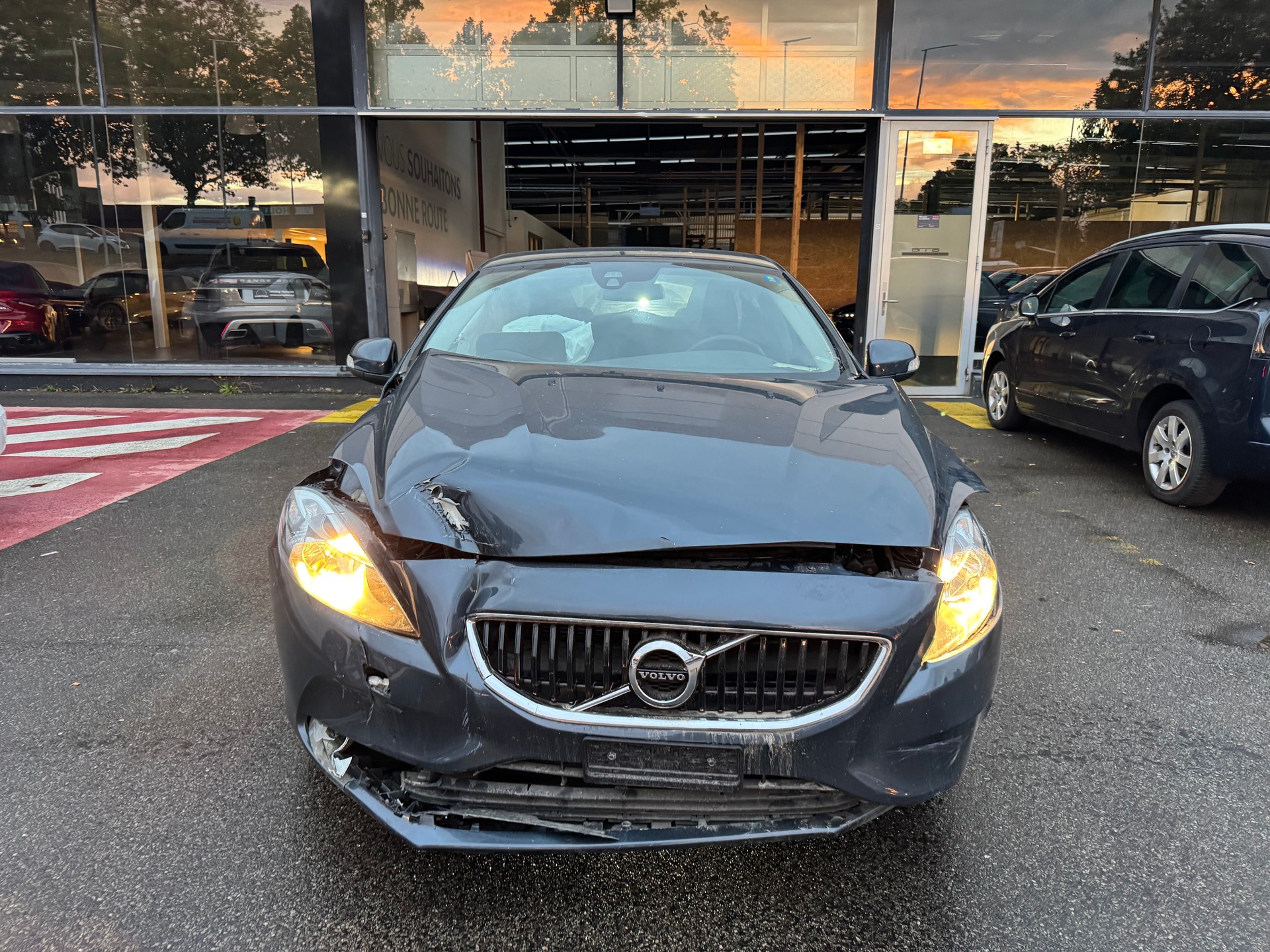 VOLVO V40 D2 Dynamic Edition Geartronic-image-2