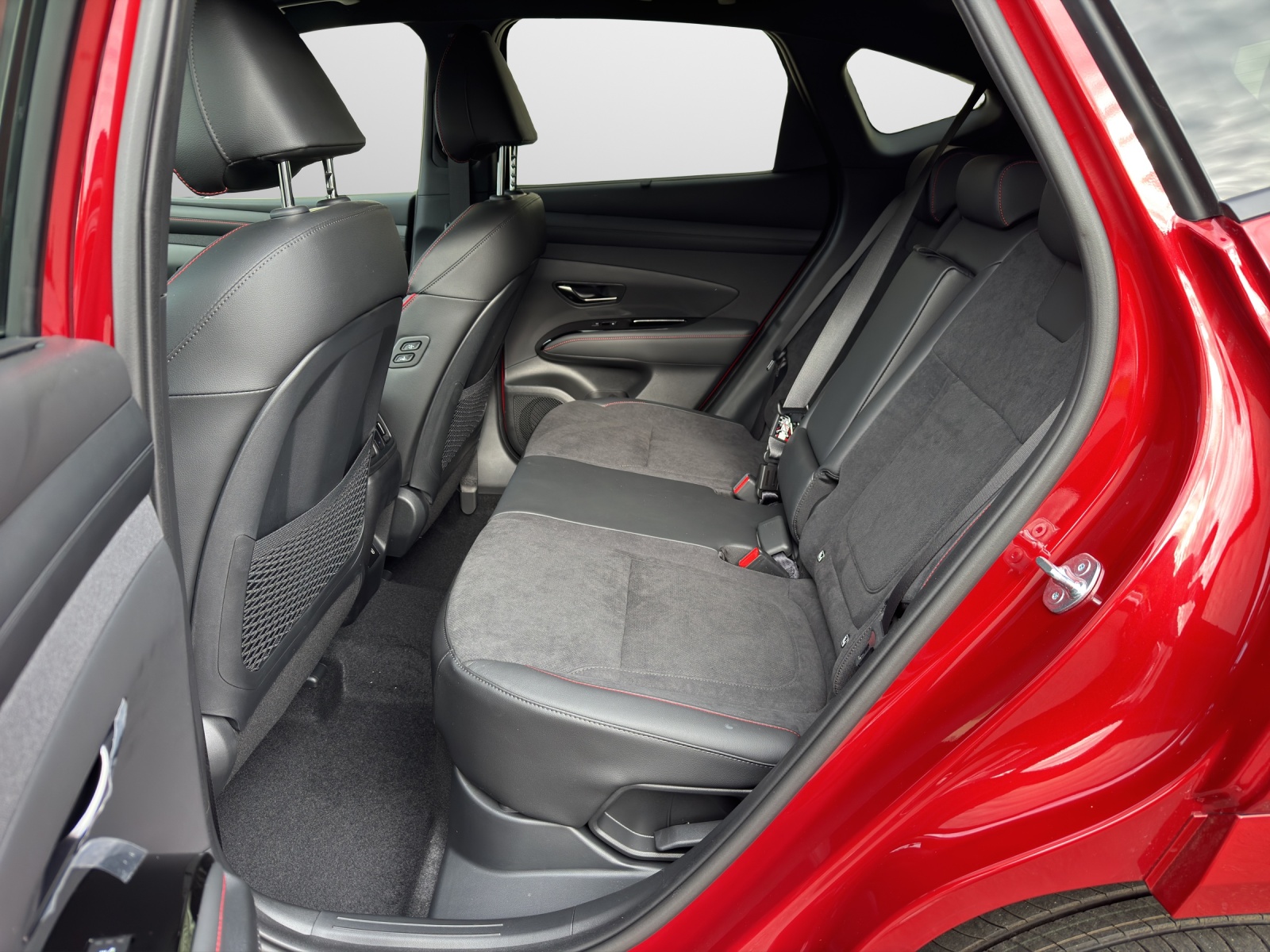 HYUNDAI Tucson 1.6 T-GDi HEV N-Line 4WD Sunroof MY27-image-8