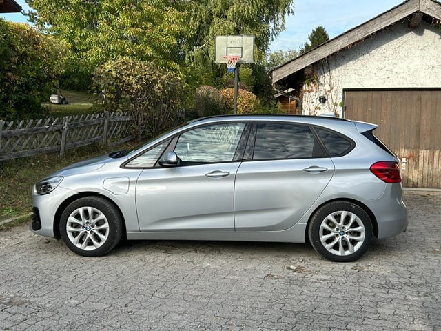 BMW 225xe-image-1