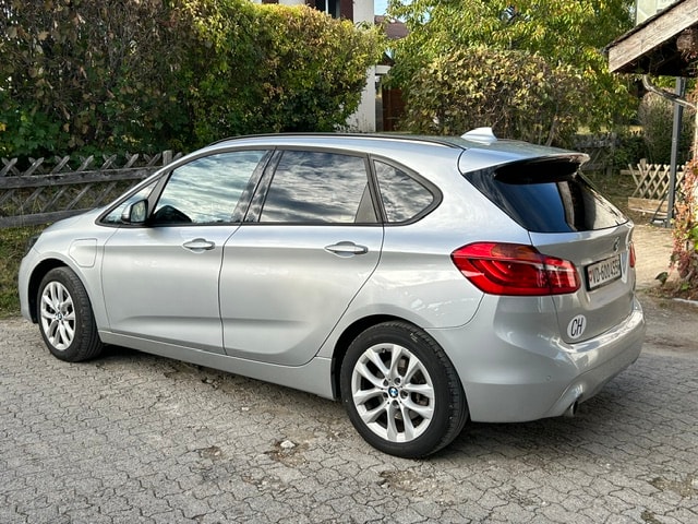 BMW 225xe-image-2