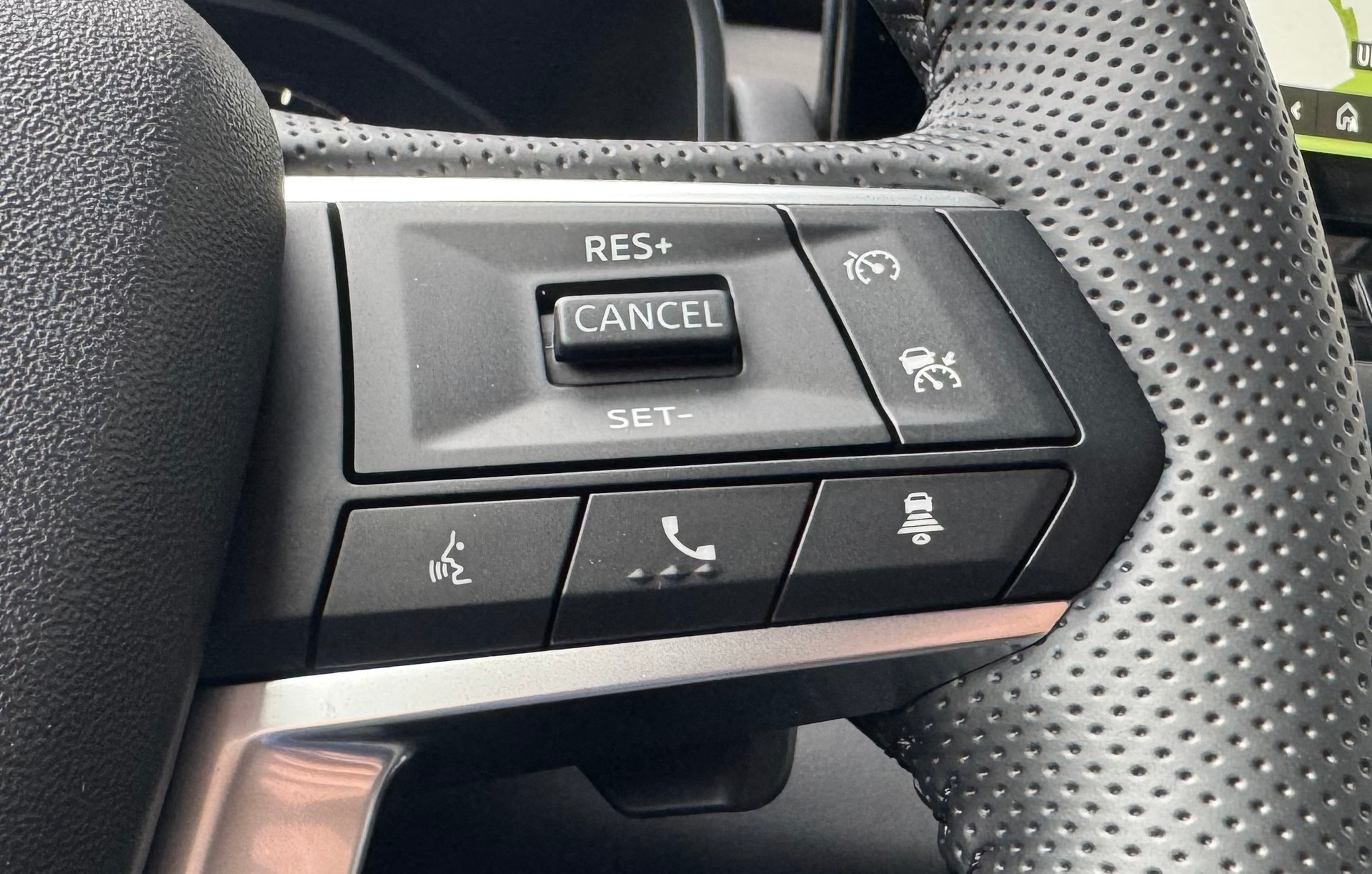 MITSUBISHI Outlander 2.4 PHEV Invite 4WD Automatic-image-13