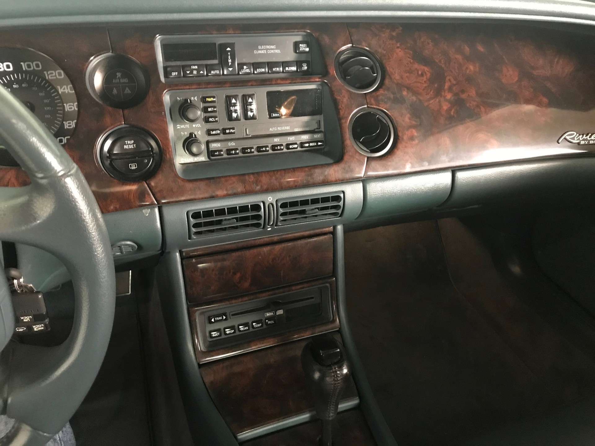 BUICK Riviera Supercharged 1996, 1. Hand, nur 79'000 km. sehr gepflegt,-image-10