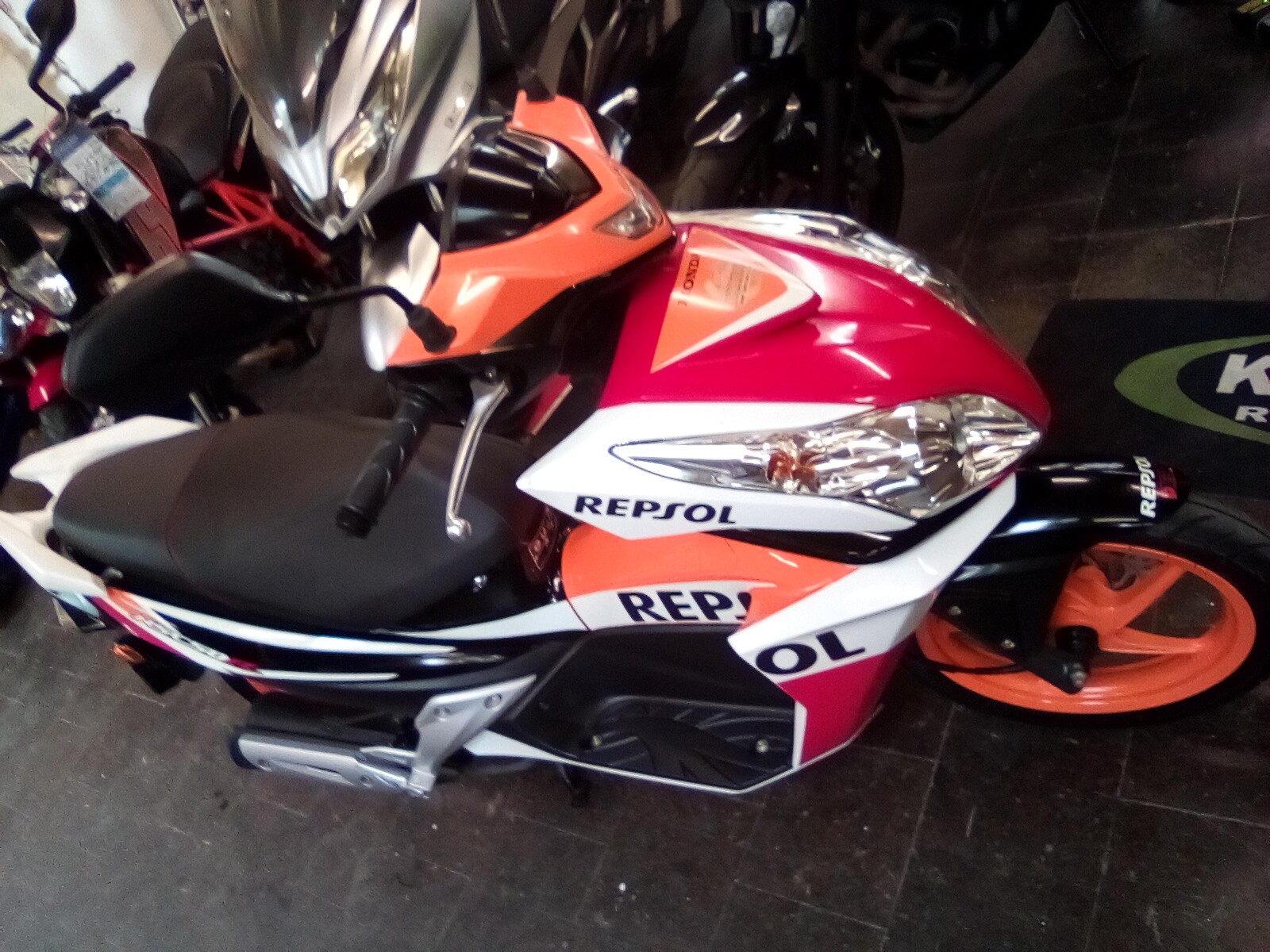 HONDA NSC Vision 50 R Repsol-image-2