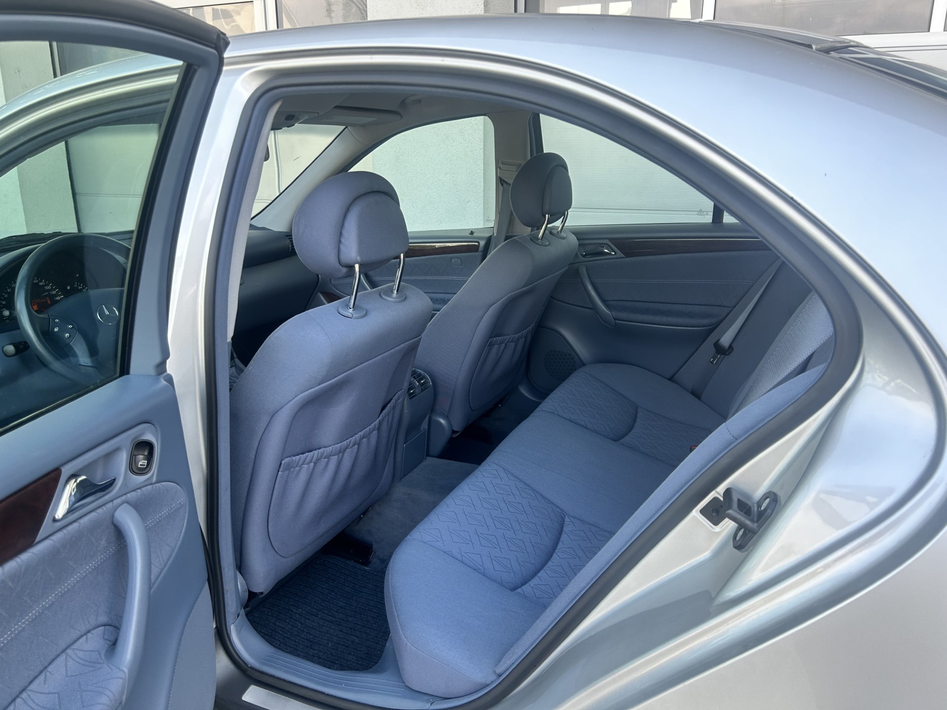 MERCEDES-BENZ C 200 Kompressor Avantgarde-image-6