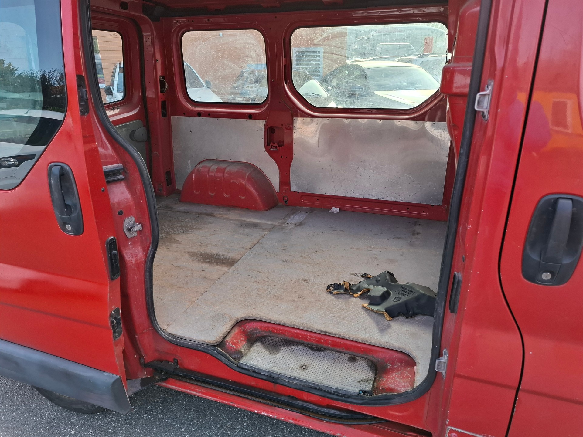 OPEL Vivaro 2.0i 2.7t L1H1-image-8