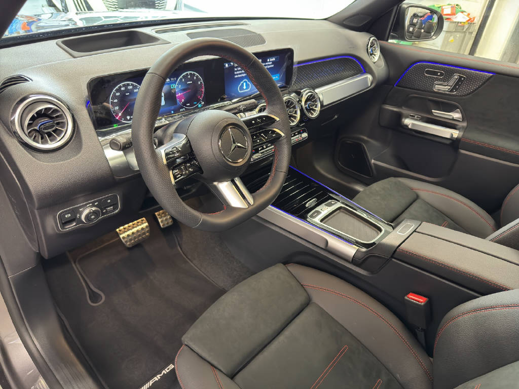 MERCEDES-BENZ GLB 200 AMG Line-image-11