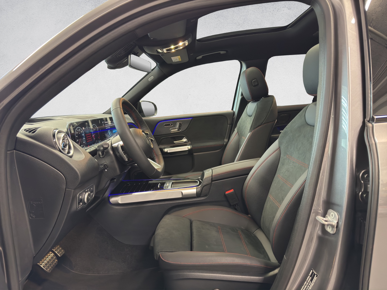 MERCEDES-BENZ GLB 200 AMG Line-image-9
