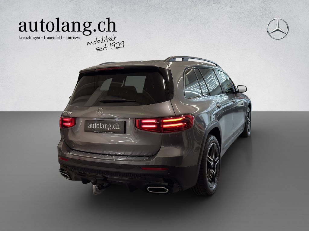 MERCEDES-BENZ GLB 200 AMG Line-image-4