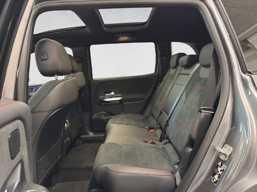 MERCEDES-BENZ GLB 200 AMG Line-image-13