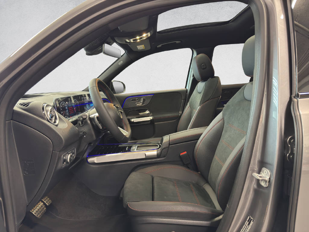 MERCEDES-BENZ GLB 200 AMG Line-image-10