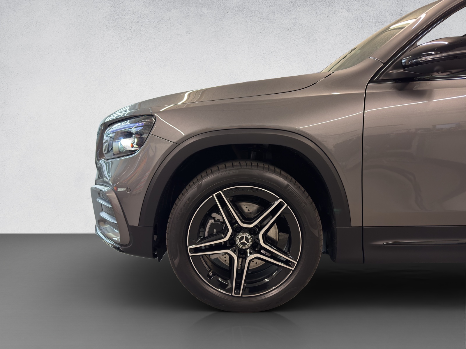 MERCEDES-BENZ GLB 200 AMG Line-image-6