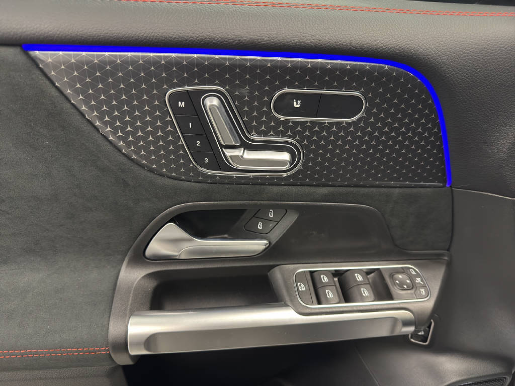 MERCEDES-BENZ GLB 200 AMG Line-image-6