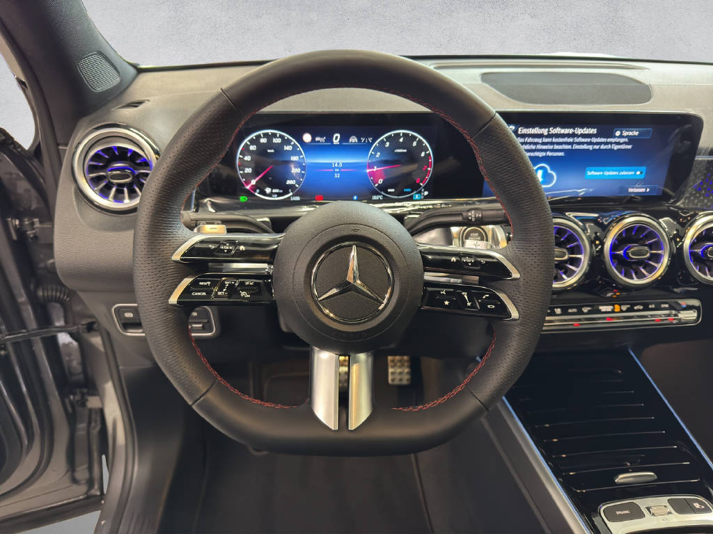 MERCEDES-BENZ GLB 200 AMG Line-image-12
