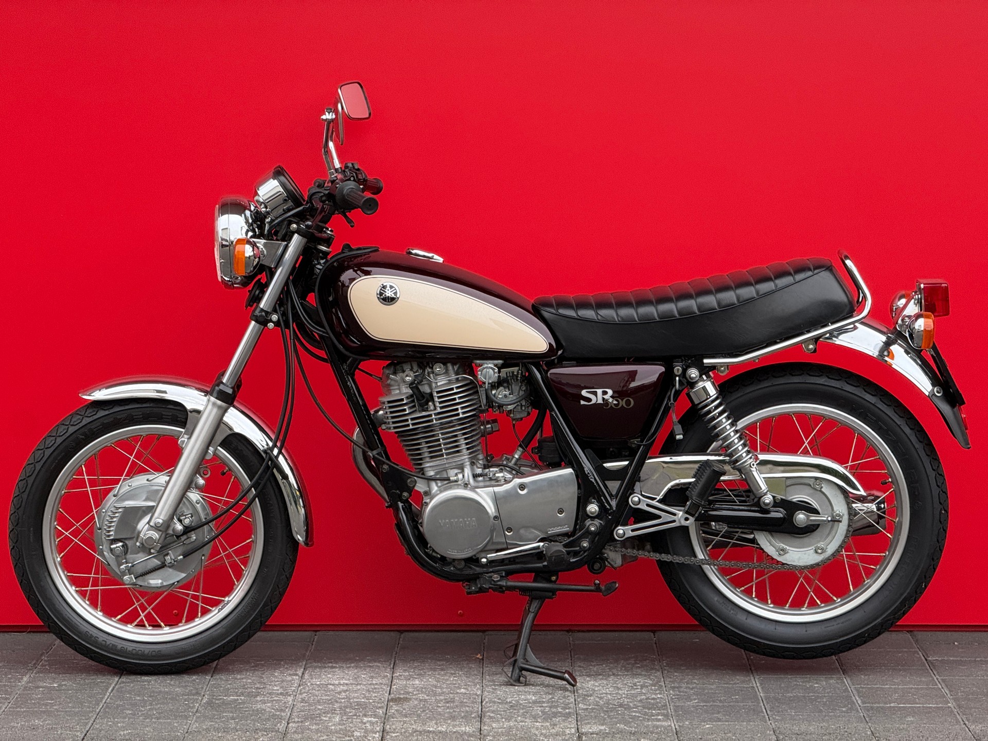 YAMAHA SR 500-showroom-element-2