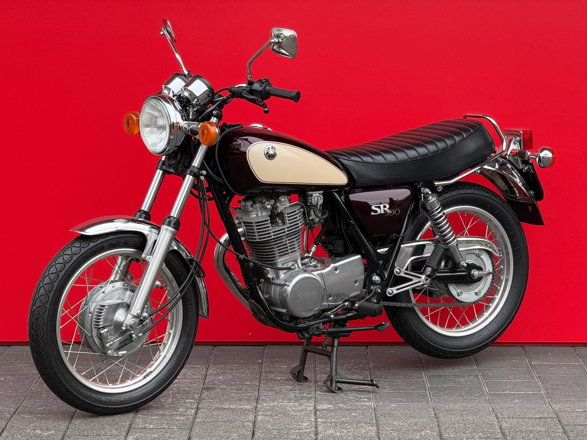 YAMAHA SR 500-showroom-element-3