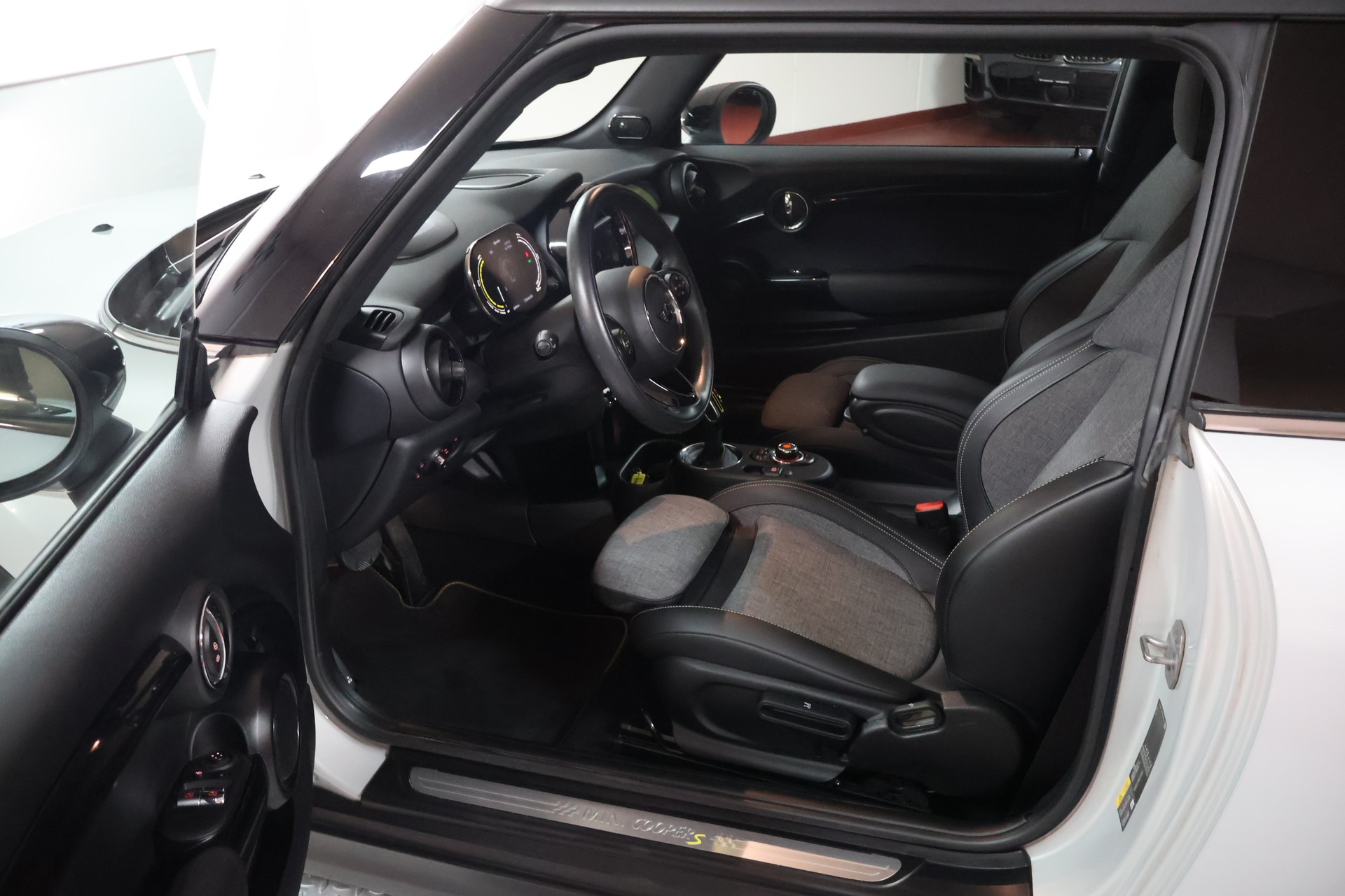 MINI Cooper SE-image-6