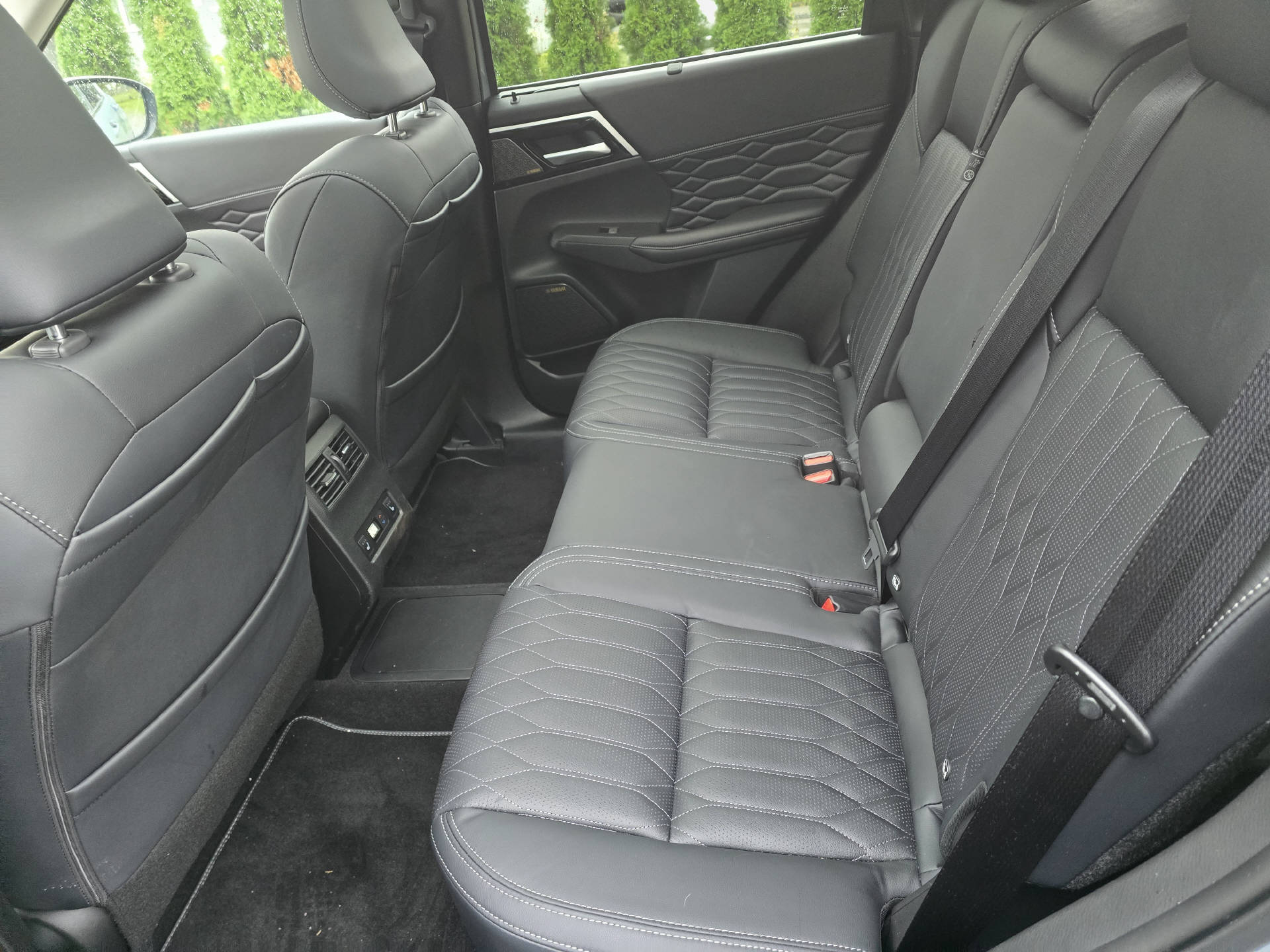MITSUBISHI Outlander 2.4 PHEV Instyle 4x4-image-9