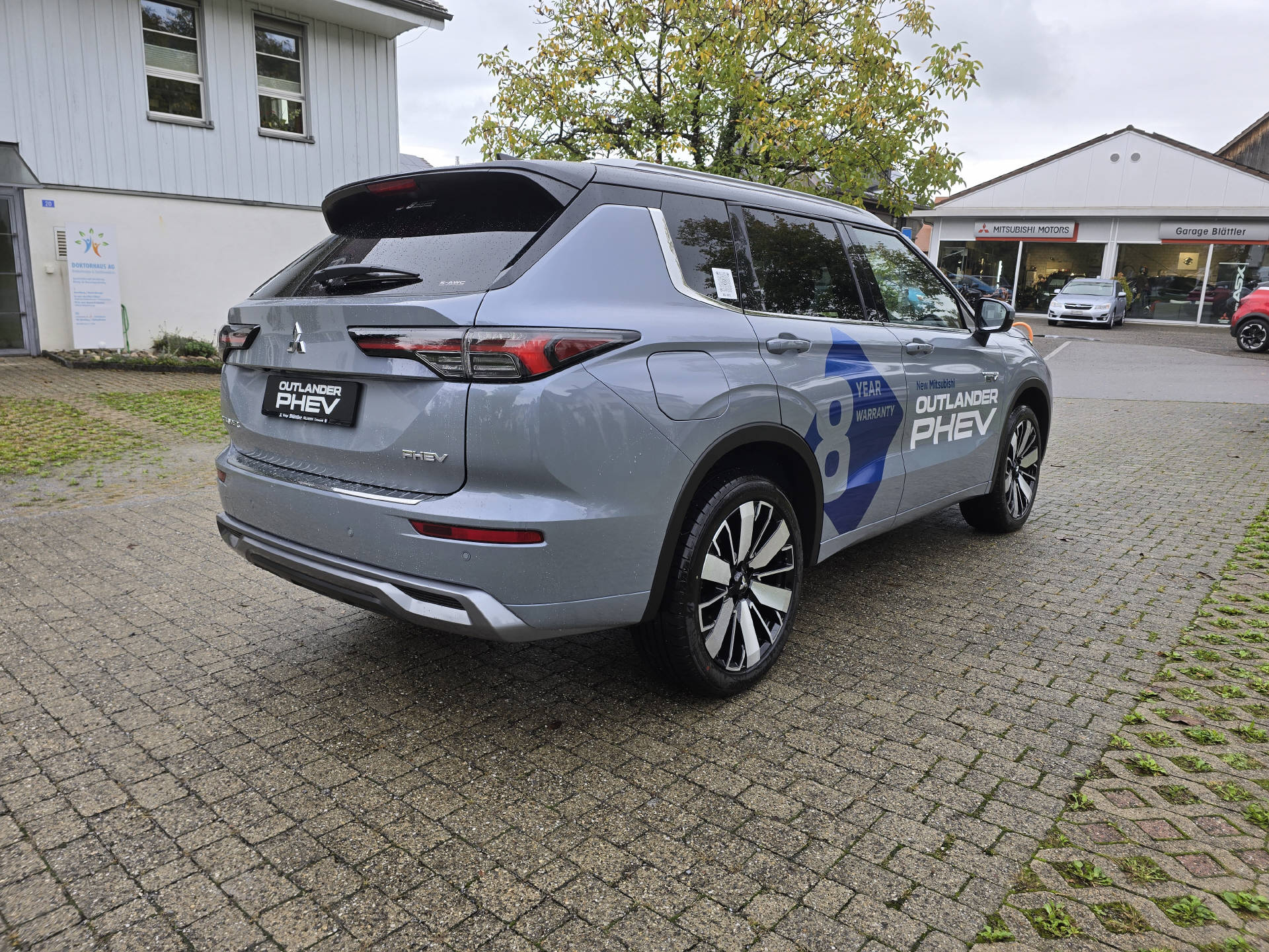 MITSUBISHI Outlander 2.4 PHEV Instyle 4x4-showroom-element-2