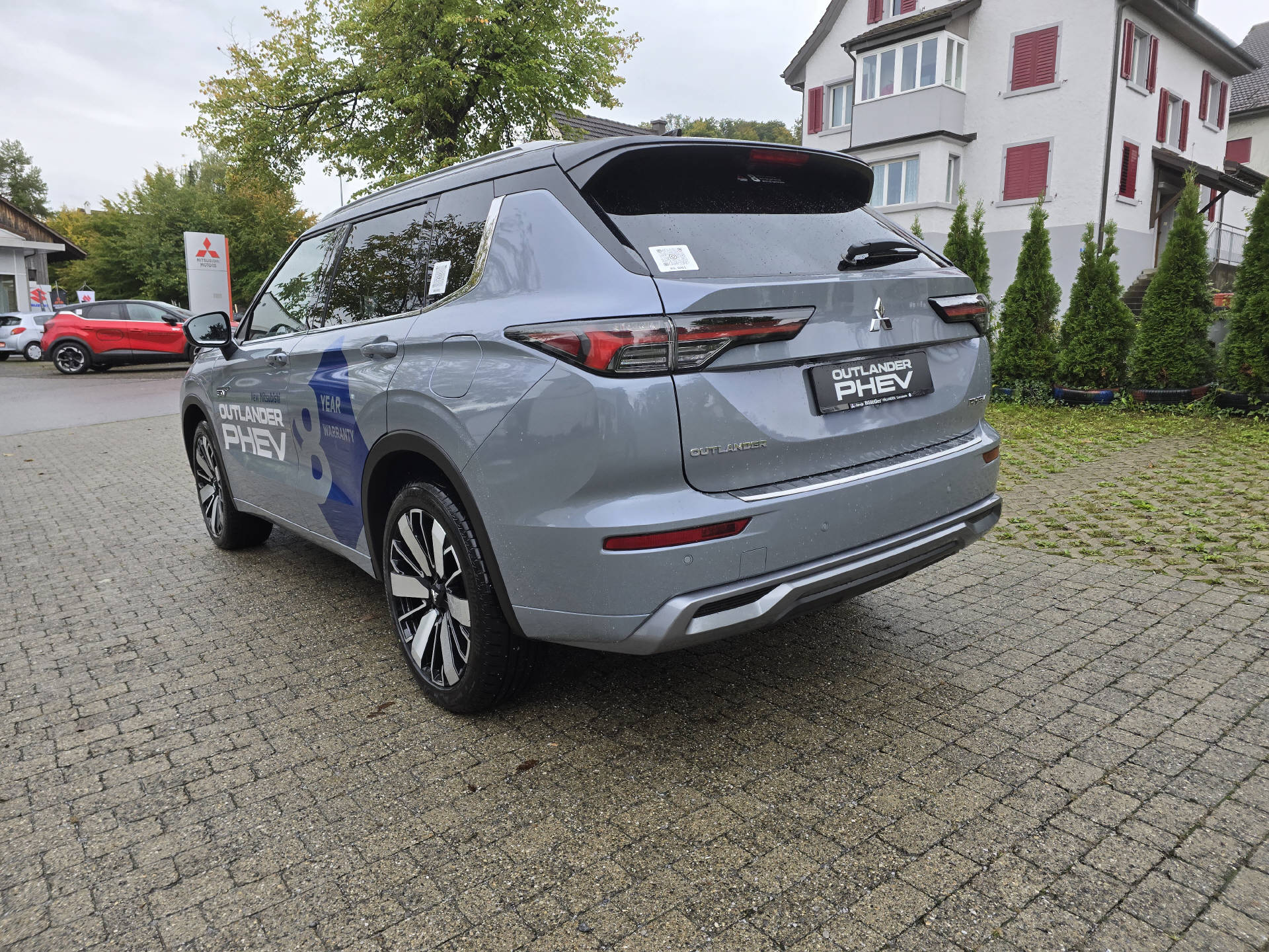 MITSUBISHI Outlander 2.4 PHEV Instyle 4x4-showroom-element-1
